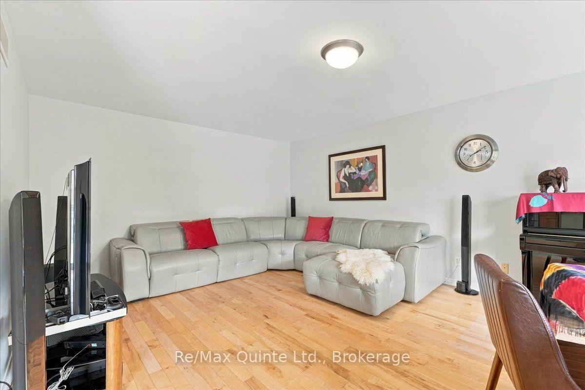 Photo 17 of 11 Huron Lane, Belleville, Belleville Ward — HOMEH