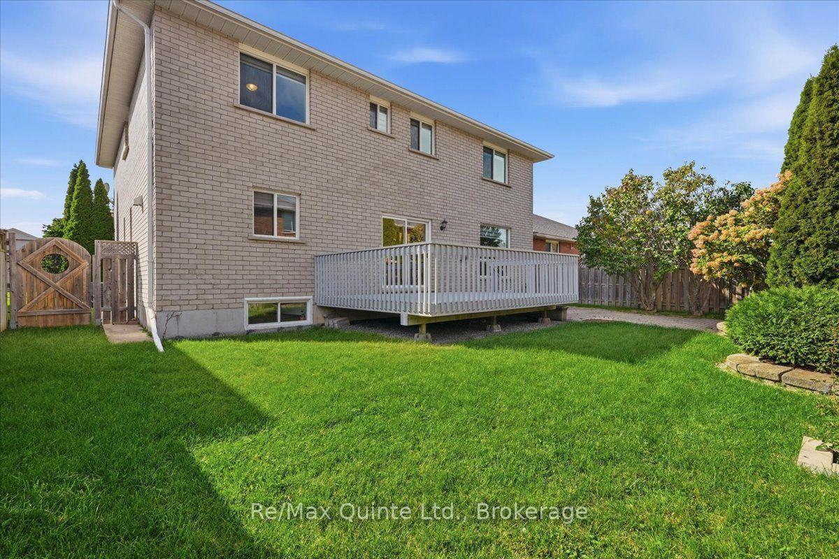 Photo 42 of 11 Huron Lane, Belleville, Belleville Ward — HOMEH