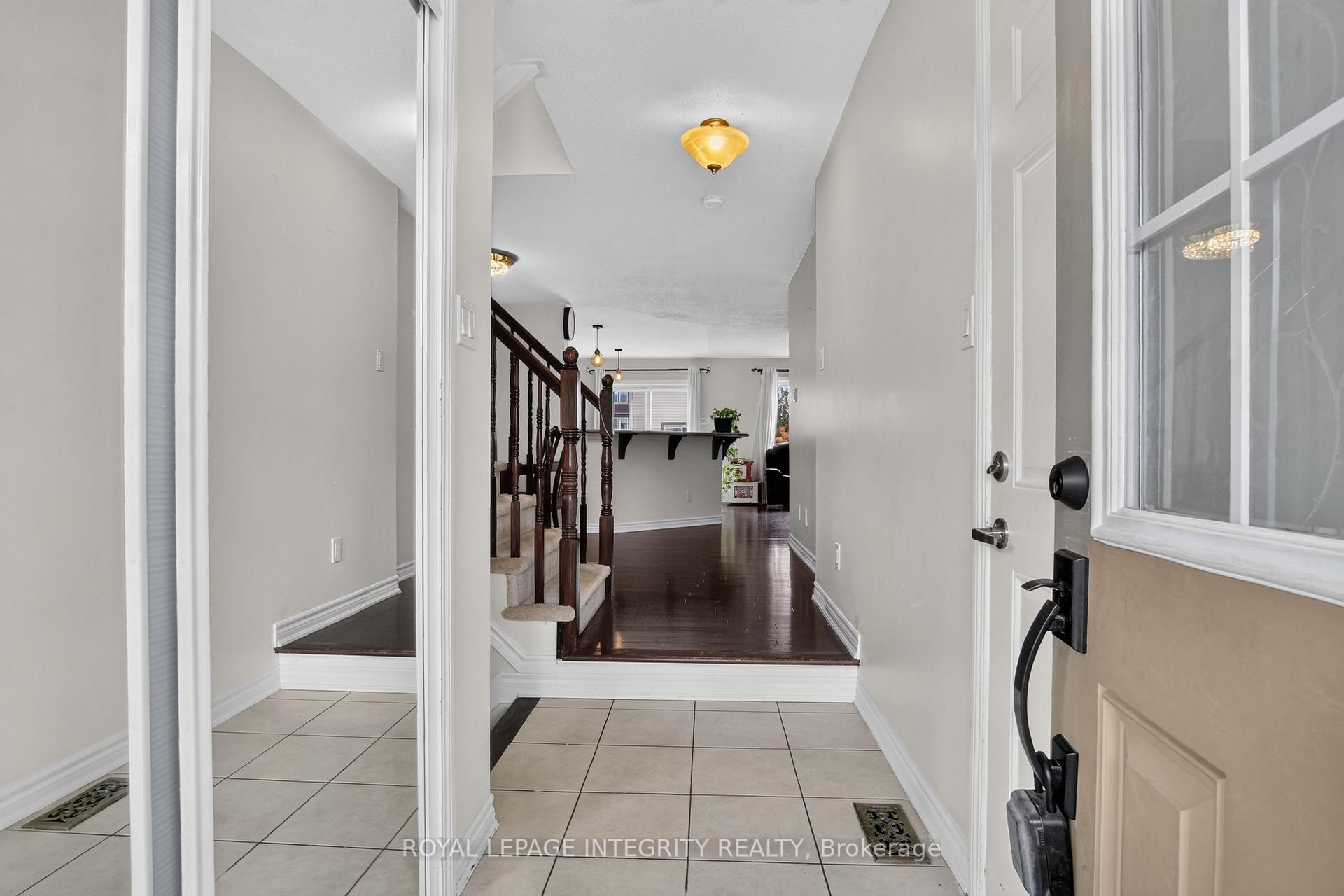 Photo 5 of 414 Meadowhawk Crescent, Ottawa, Barrhaven - Half Moon Bay — HOMEH