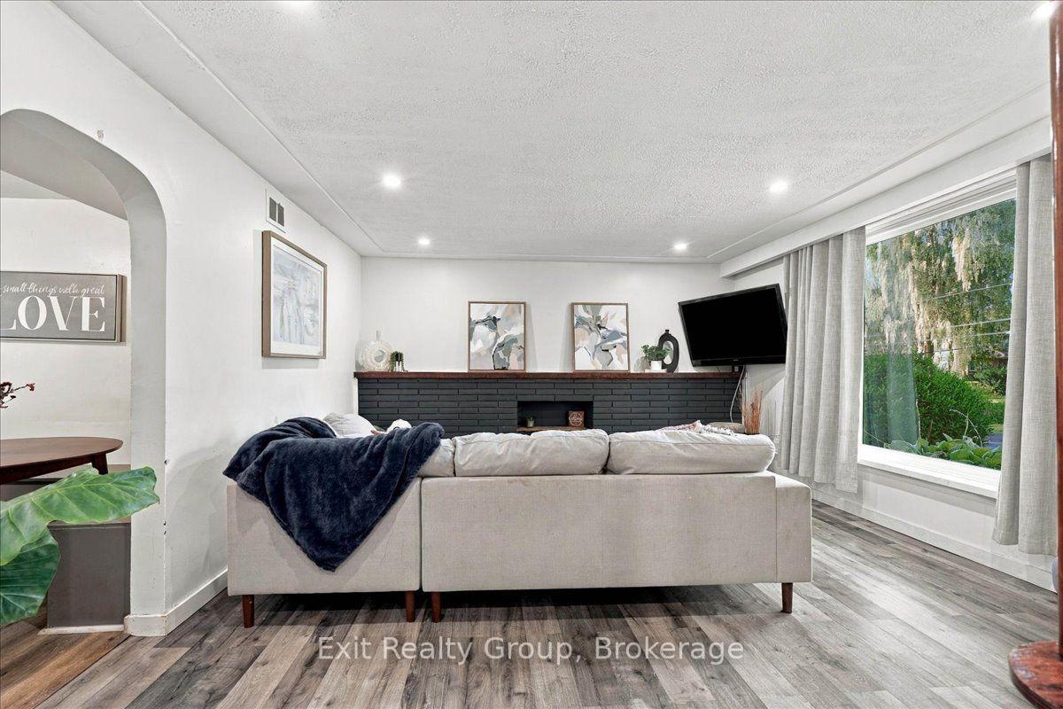 Photo 10 of 129 Harcourt Road, Quinte West, Murray Ward — HOMEH