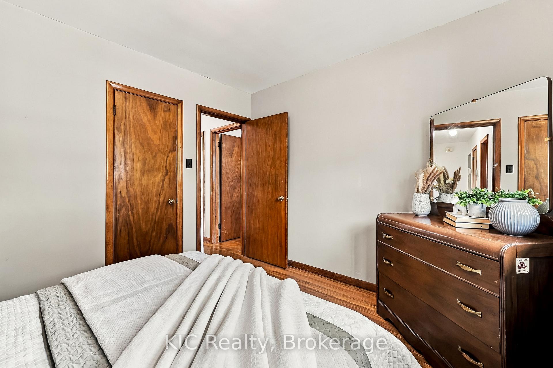 Photo 26 of 198 Mcclennan Street, Peterborough, Northcrest Ward 5 — HOMEH