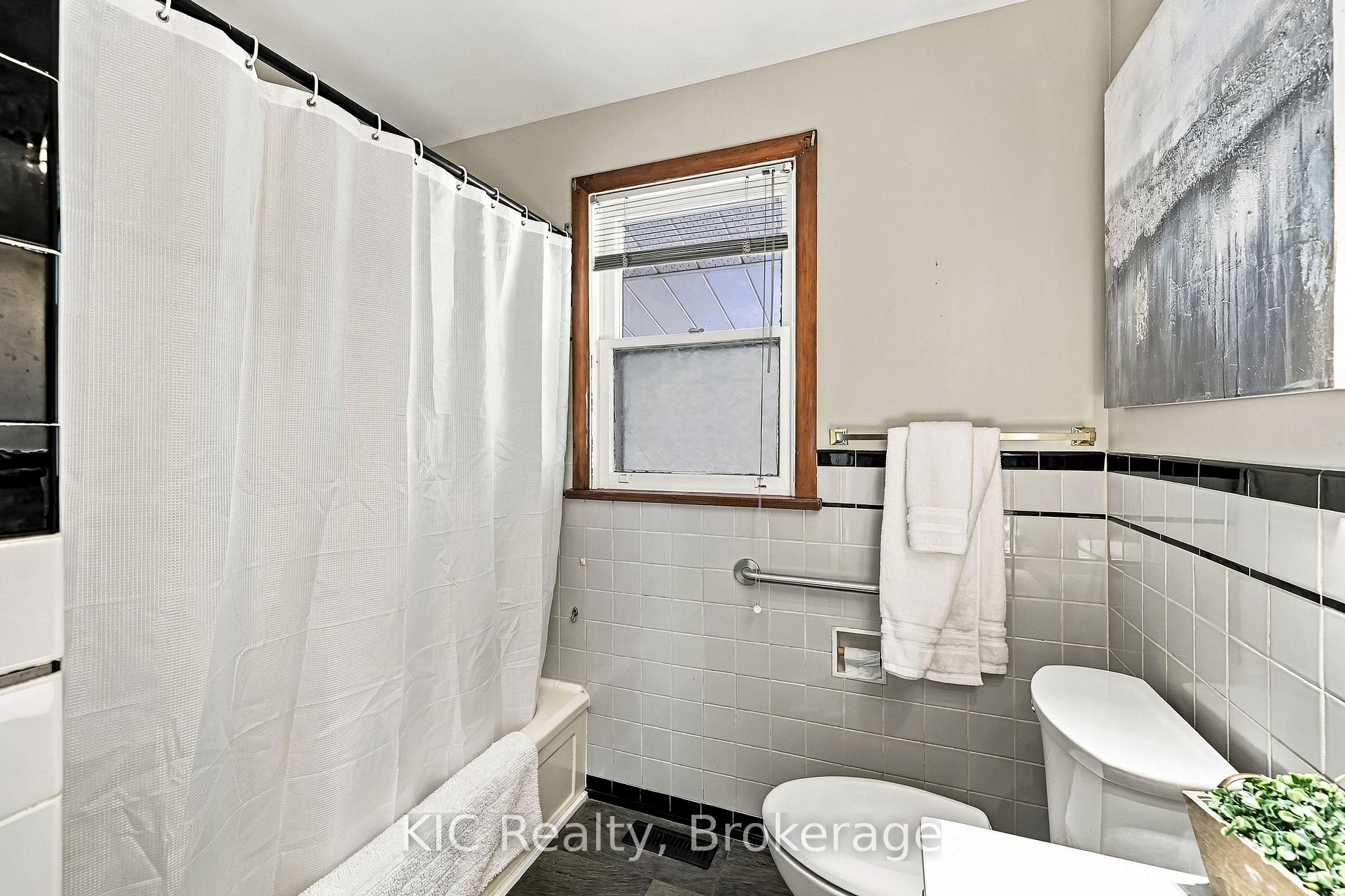 Photo 30 of 198 Mcclennan Street, Peterborough, Northcrest Ward 5 — HOMEH