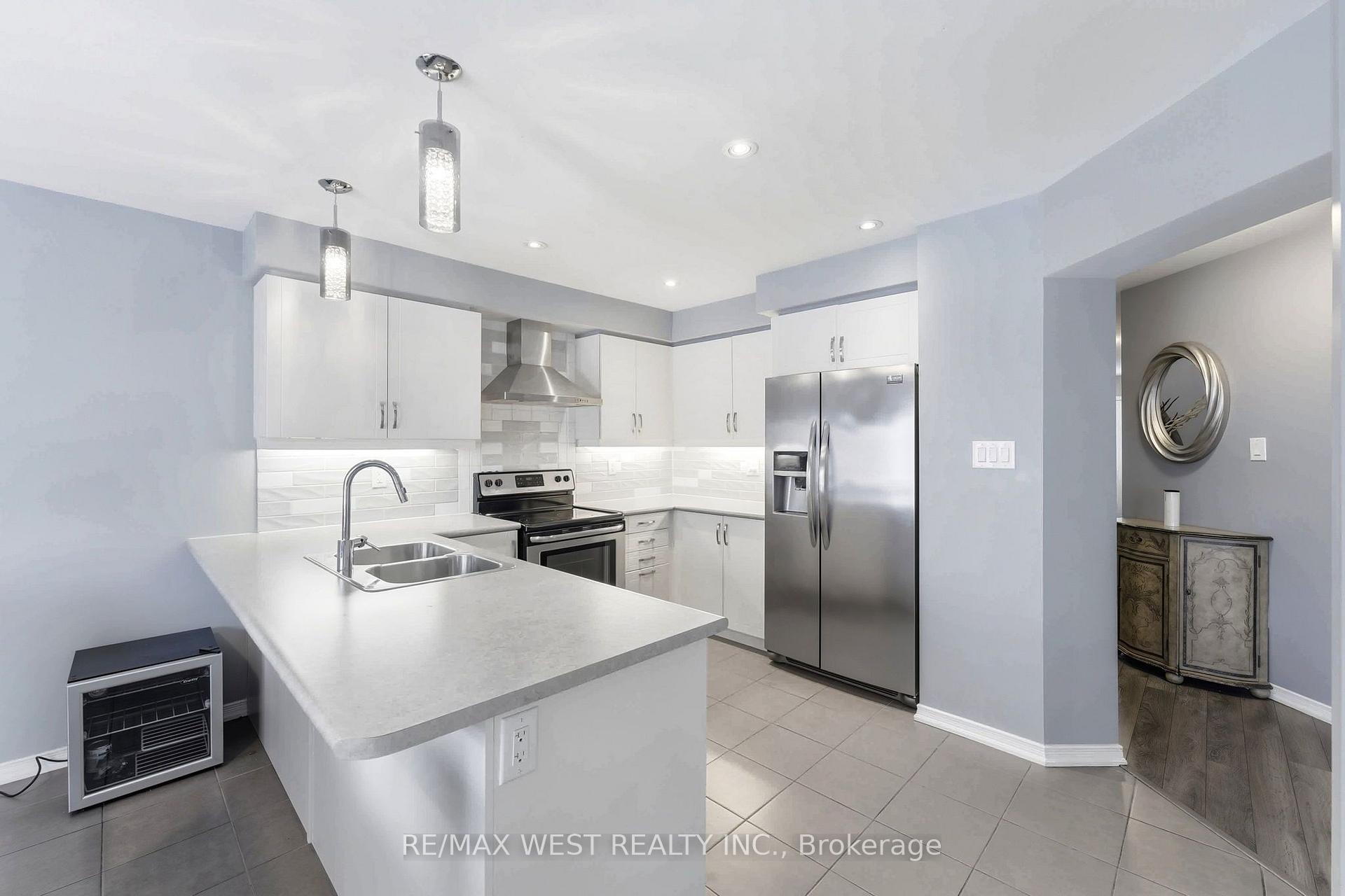 Photo 4 of 234 Voyager Pass, Hamilton, Binbrook — HOMEH