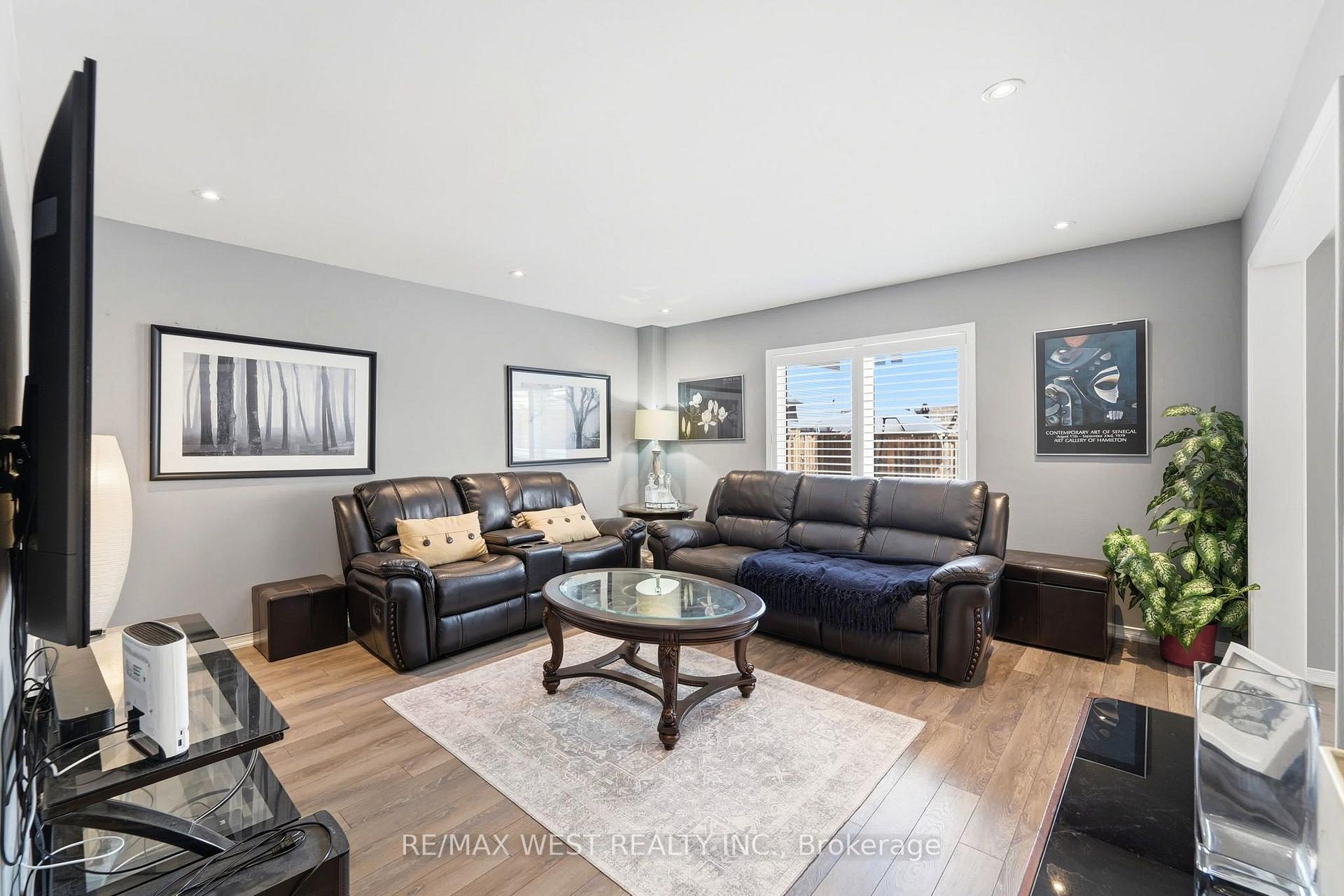 Photo 5 of 234 Voyager Pass, Hamilton, Binbrook — HOMEH