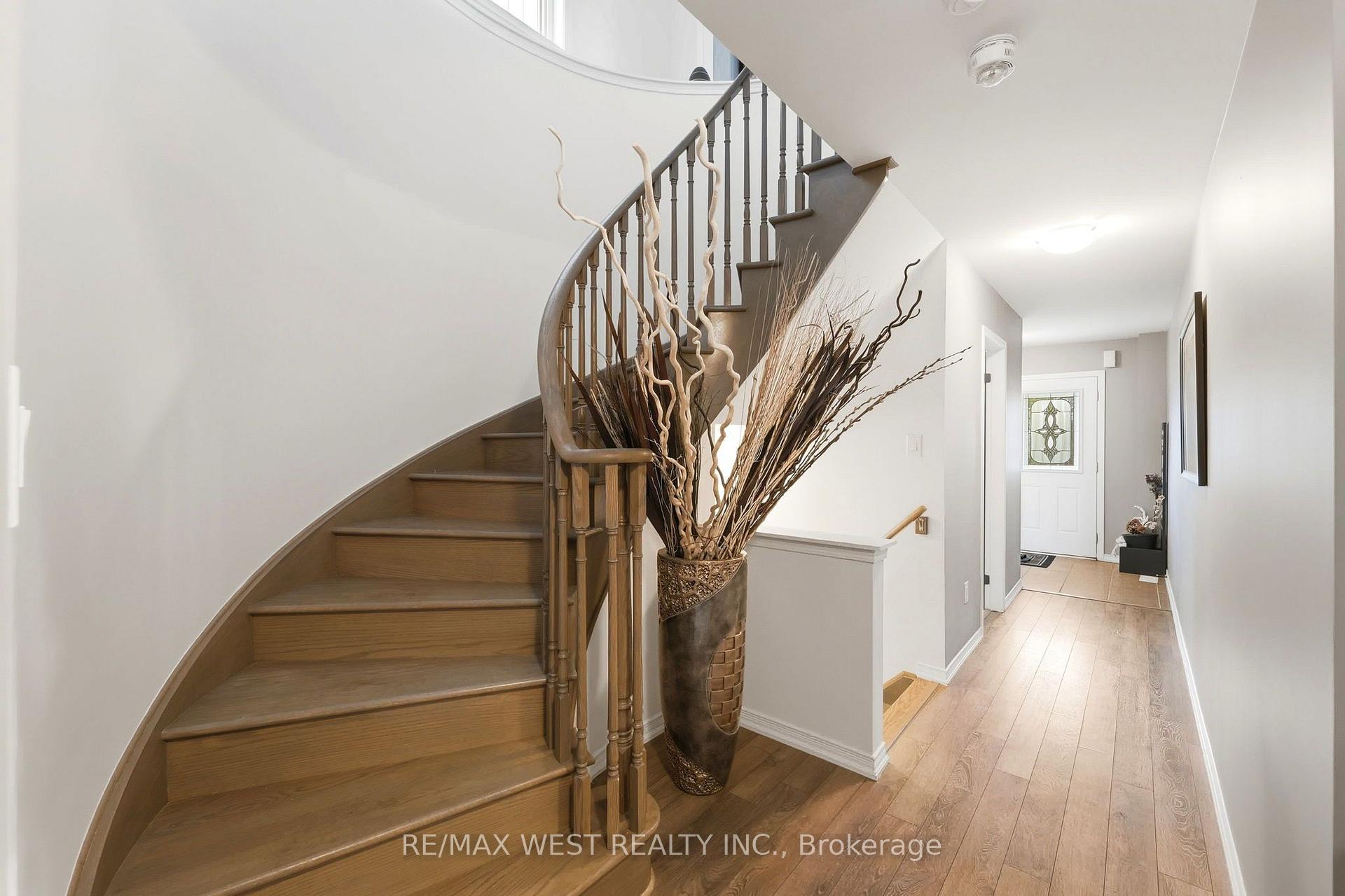 Photo 6 of 234 Voyager Pass, Hamilton, Binbrook — HOMEH
