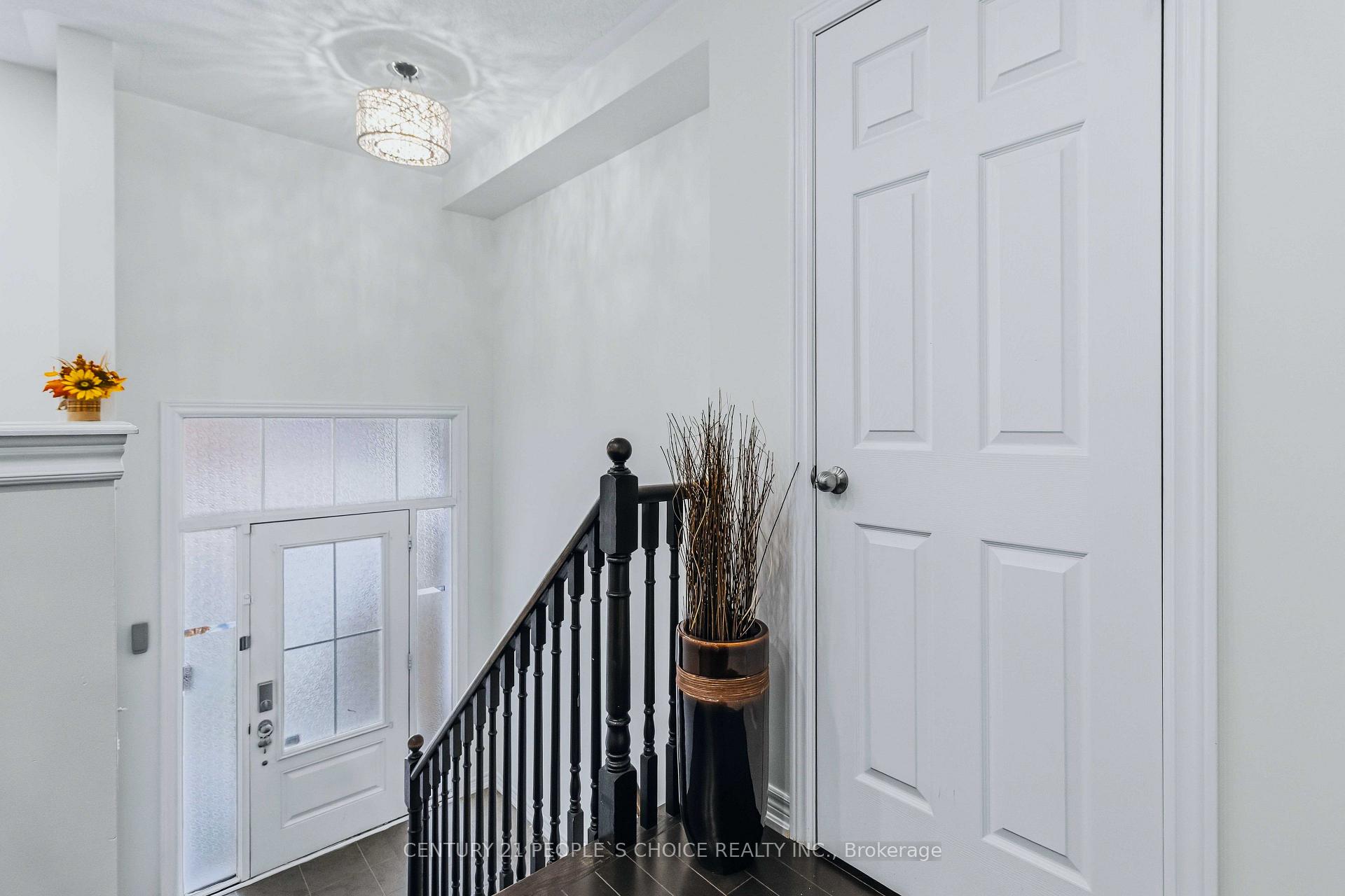 Photo 4 of 52 Aldersgate Drive, Brampton, Northwest Brampton — HOMEH