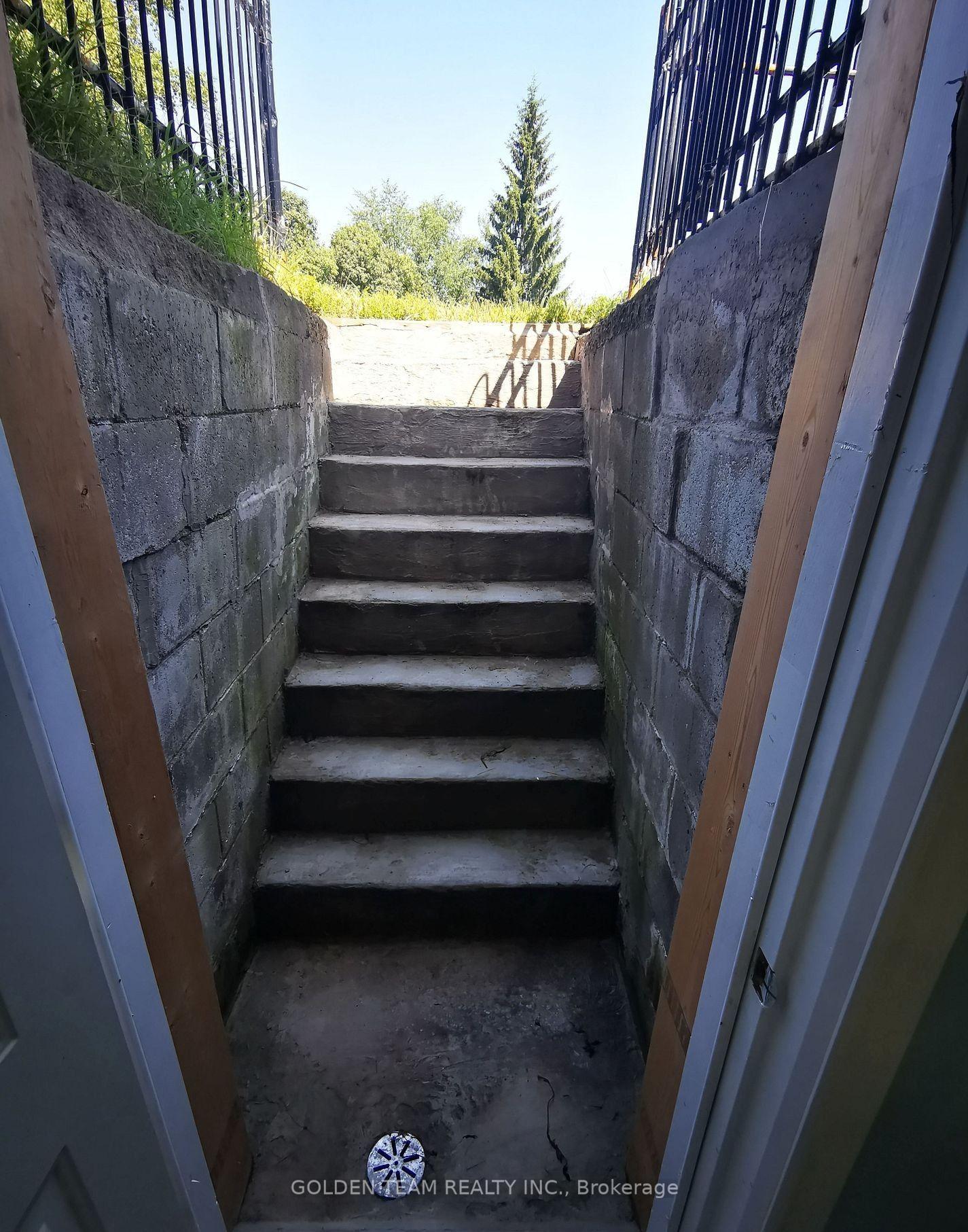 Photo 7 of Unit Bsmt, 422 The Queensway, Georgina, Keswick South — HOMEH