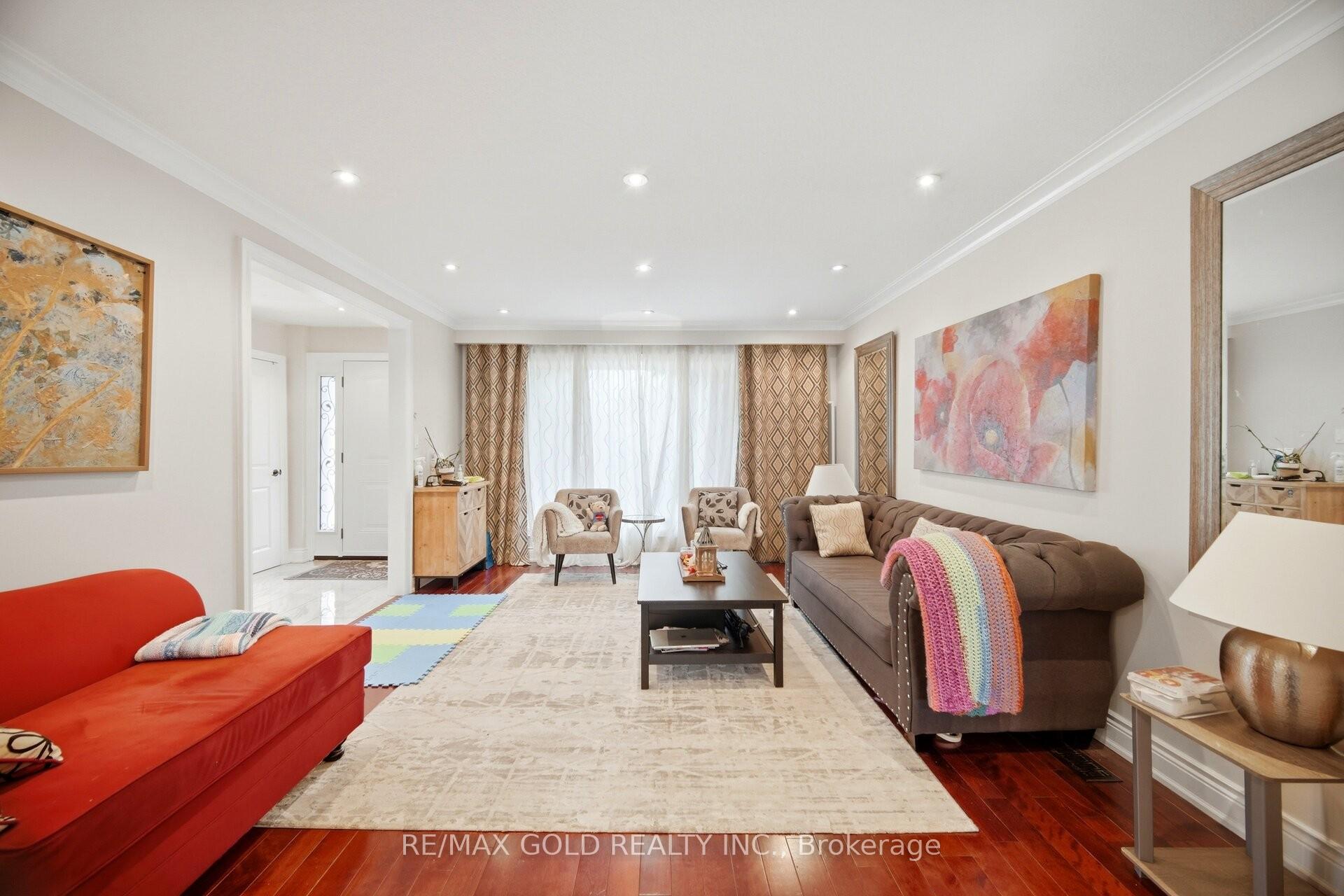 Photo 5 of 352 Maple Leaf Drive, North York, Maple Leaf — HOMEH