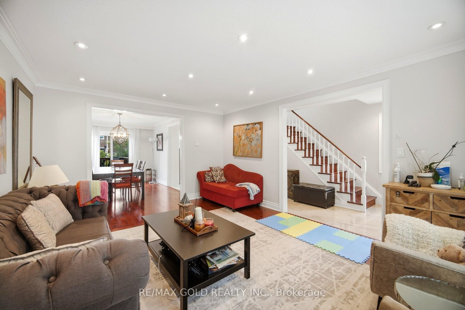 Photo 6 of 352 Maple Leaf Drive, North York, Maple Leaf — HOMEH
