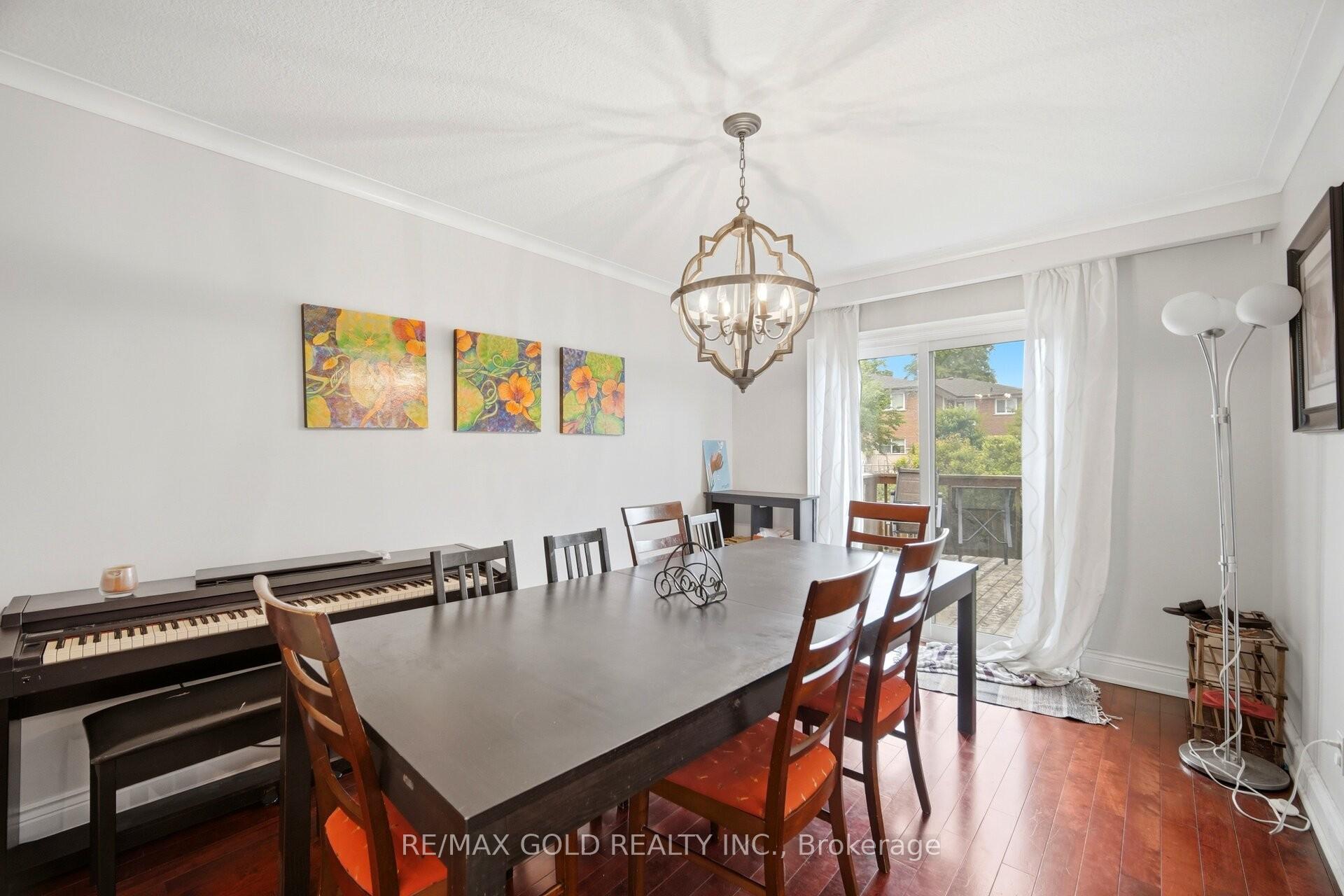 Photo 7 of 352 Maple Leaf Drive, North York, Maple Leaf — HOMEH