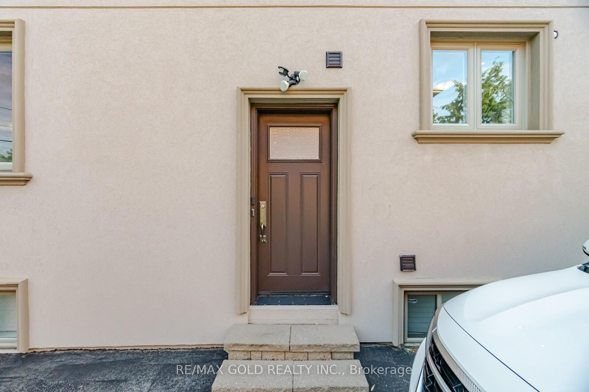 Photo 11 of 352 Maple Leaf Drive, North York, Maple Leaf — HOMEH