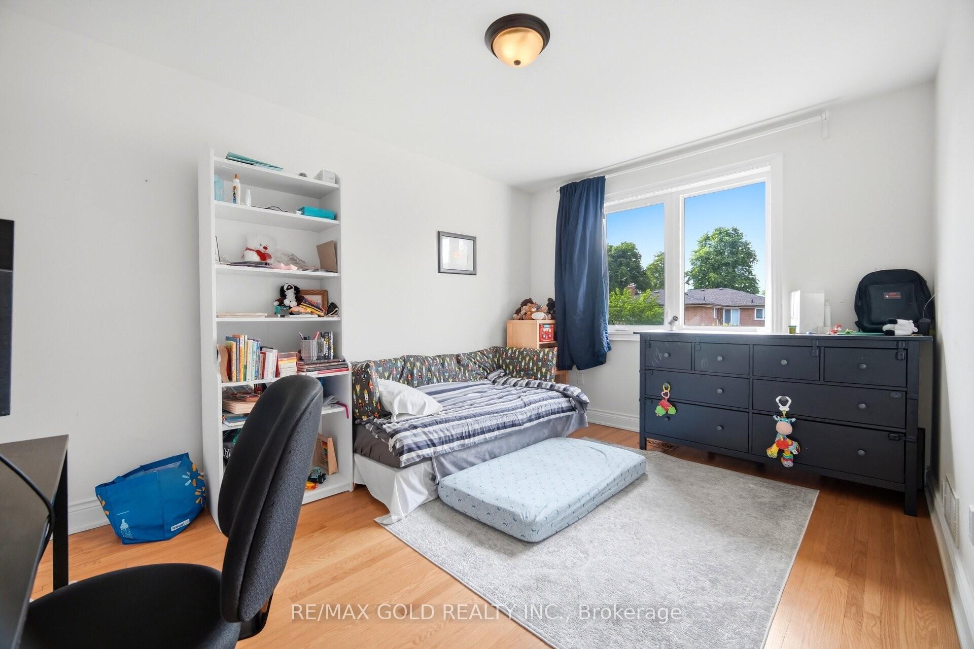 Photo 13 of 352 Maple Leaf Drive, North York, Maple Leaf — HOMEH