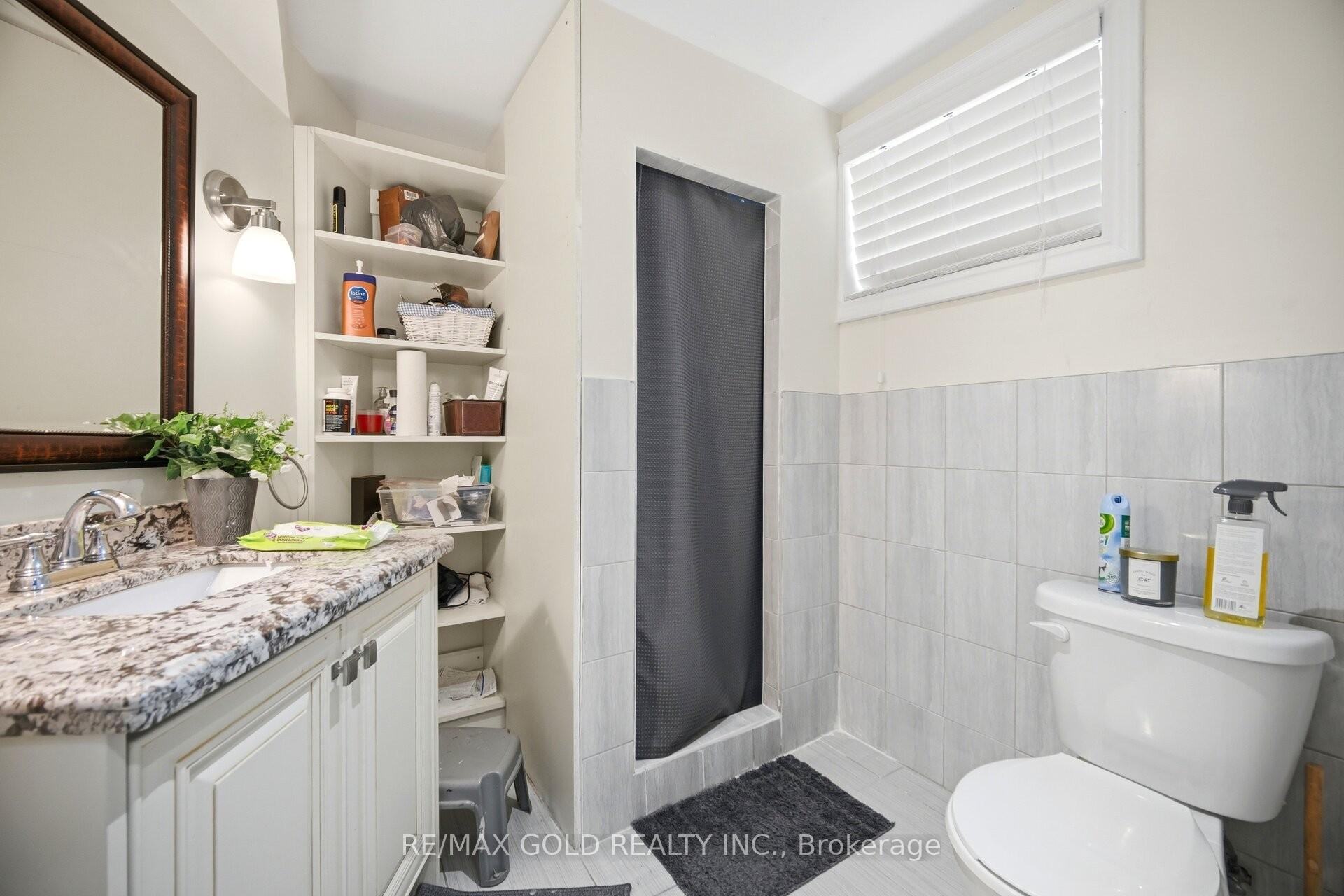 Photo 17 of 352 Maple Leaf Drive, North York, Maple Leaf — HOMEH