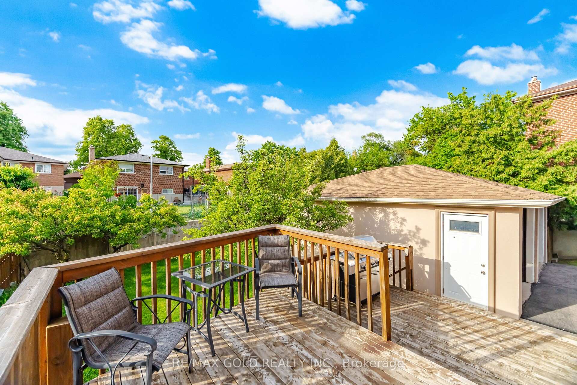 Photo 18 of 352 Maple Leaf Drive, North York, Maple Leaf — HOMEH