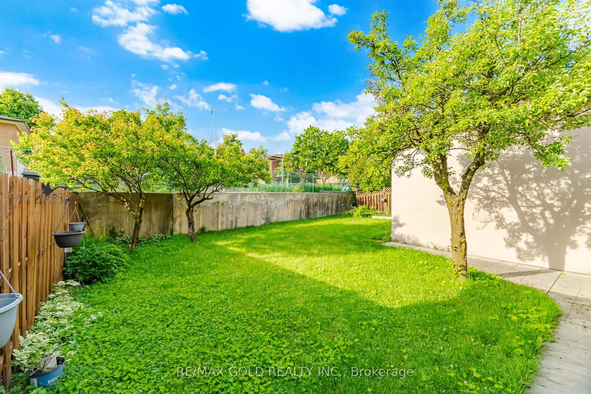 Photo 20 of 352 Maple Leaf Drive, North York, Maple Leaf — HOMEH