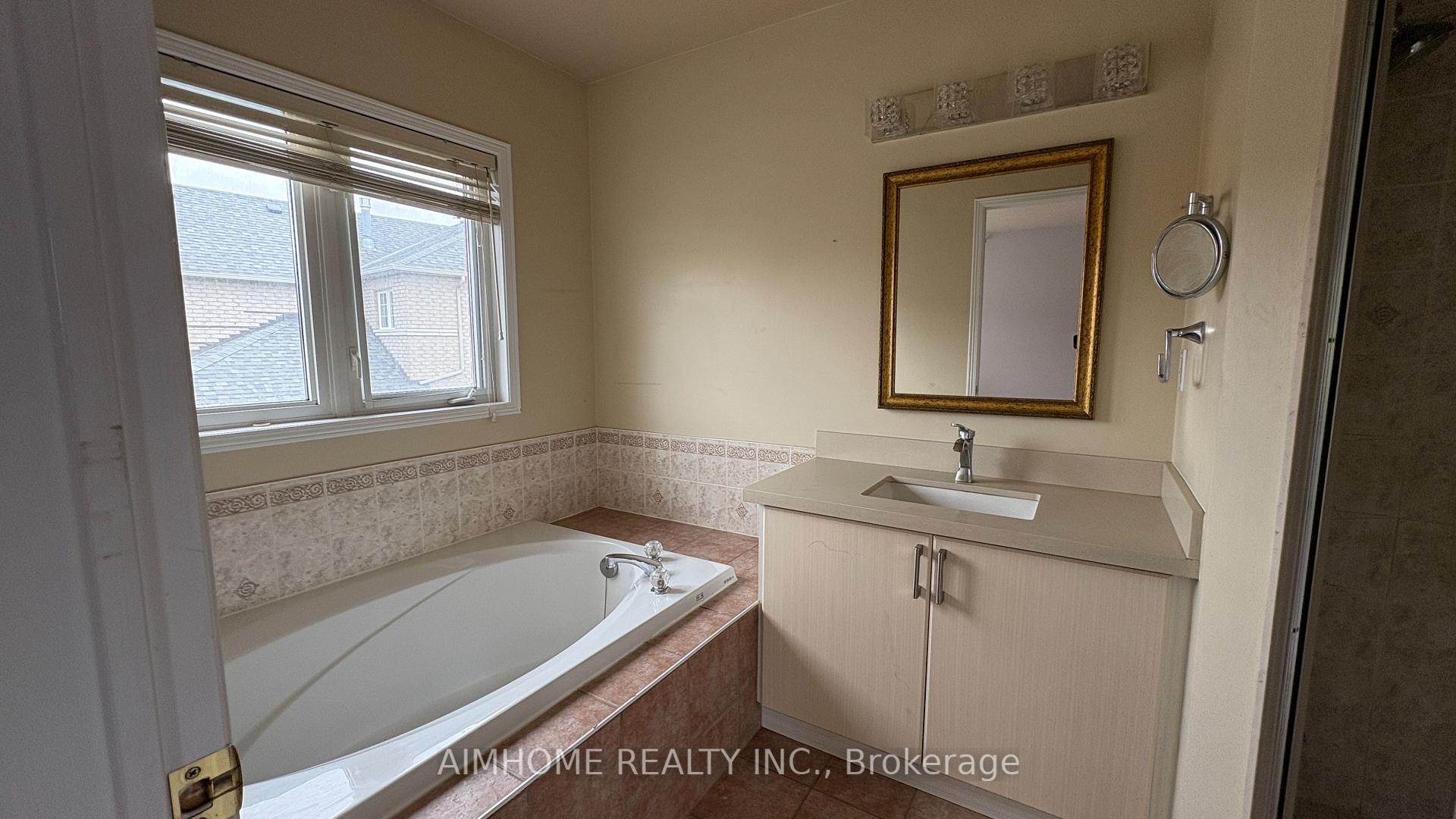 Photo 18 of 90 Briarhall Crescent, Markham, Berczy — HOMEH