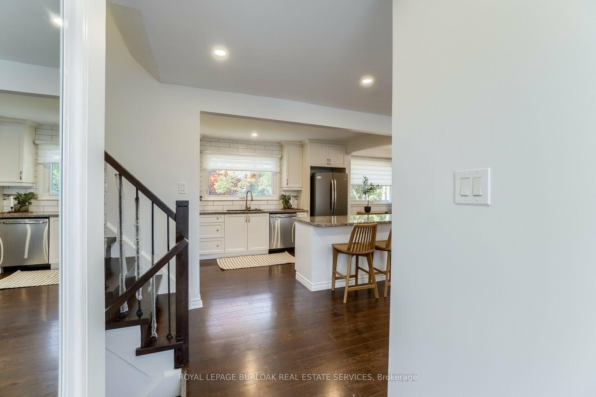 Photo 3 of 2121 Bridge Road, Oakville, West — HOMEH