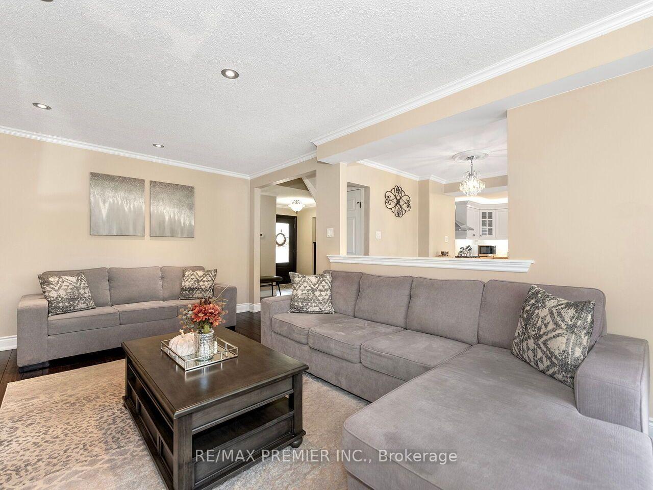 Photo 13 of 81 De Rose Avenue, Caledon, Bolton West — HOMEH