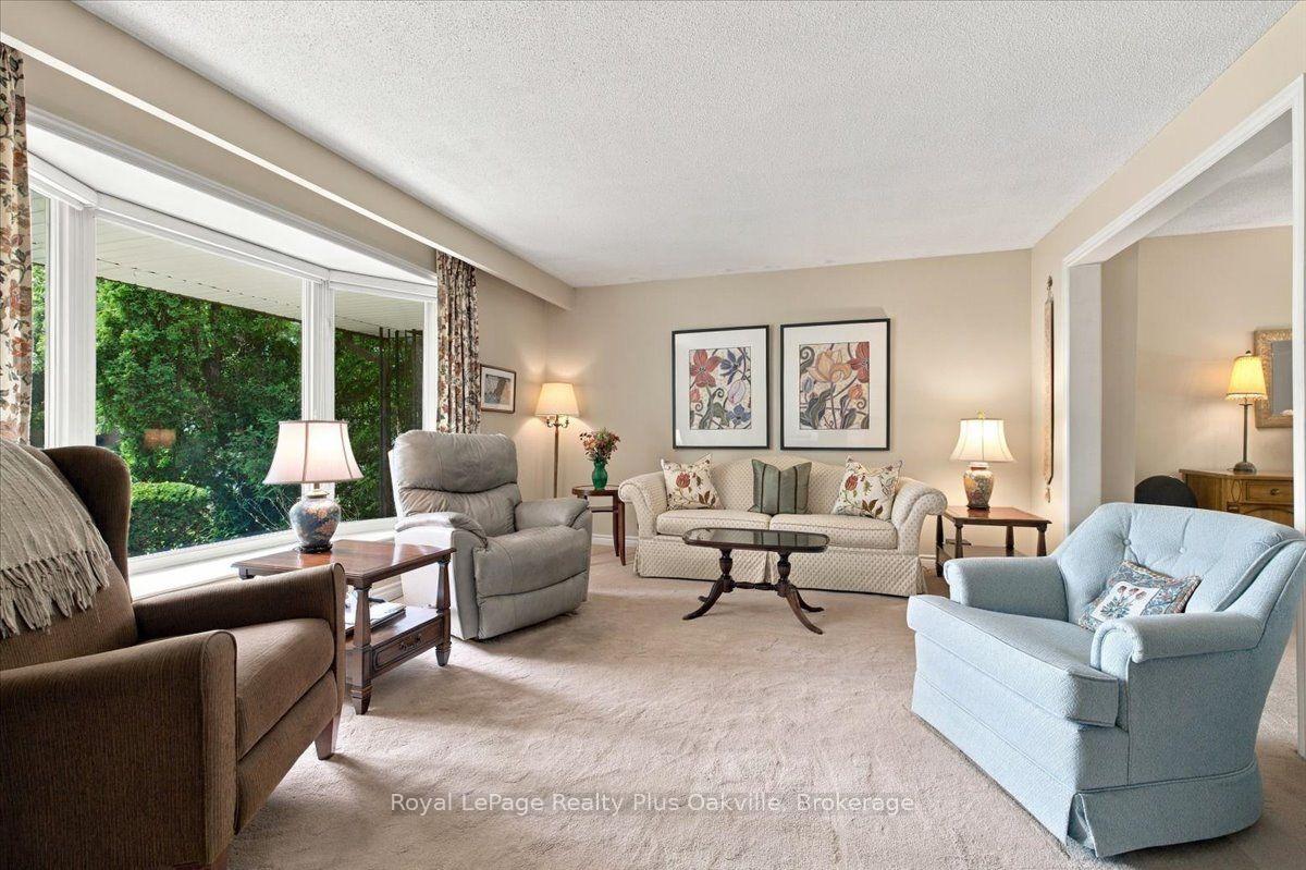 Photo 7 of 2507 Woburn Crescent, Oakville, West — HOMEH