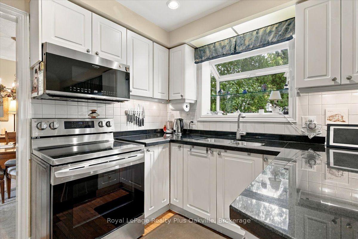 Photo 10 of 2507 Woburn Crescent, Oakville, West — HOMEH