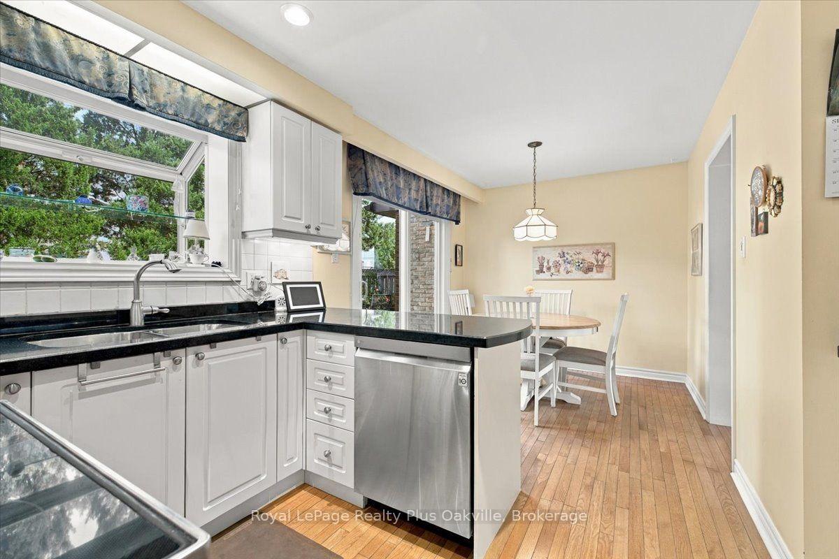Photo 12 of 2507 Woburn Crescent, Oakville, West — HOMEH