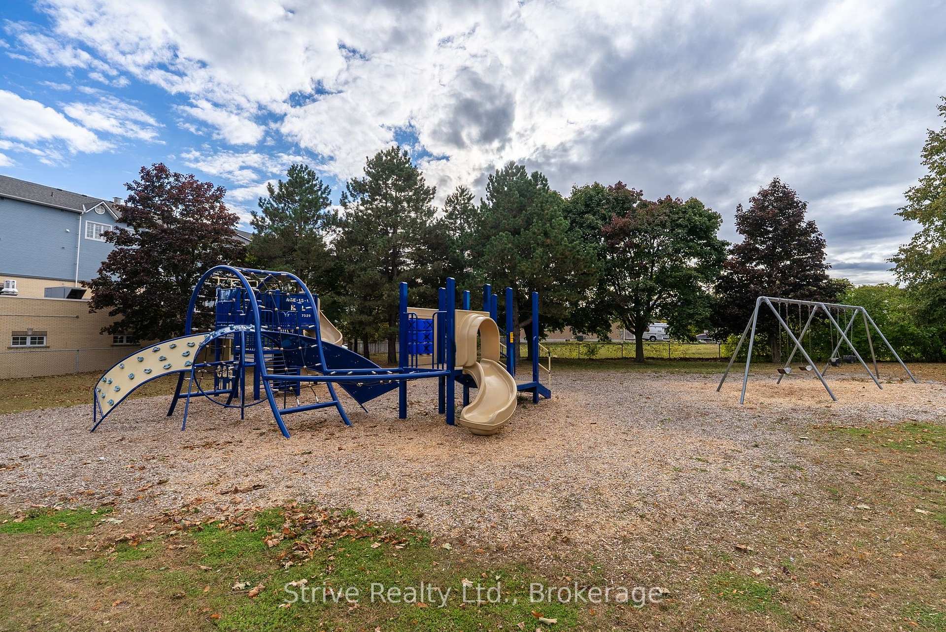 Photo 19 of Unit Upper, 23 Cherry Blossom Crescent, Clarington, Courtice — HOMEH