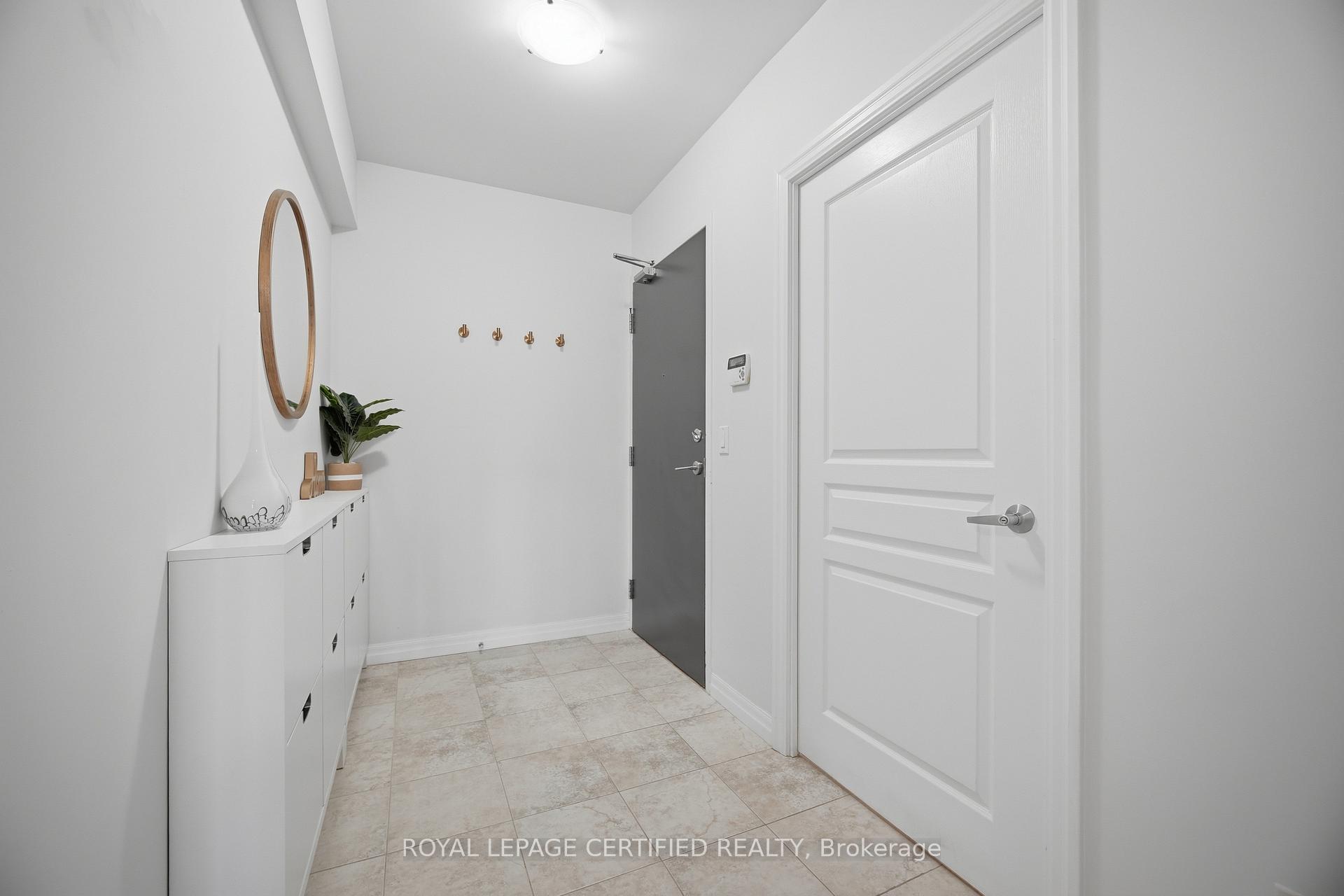 Photo 4 of Unit 805, 225 Webb Drive, Mississauga, City Centre — HOMEH