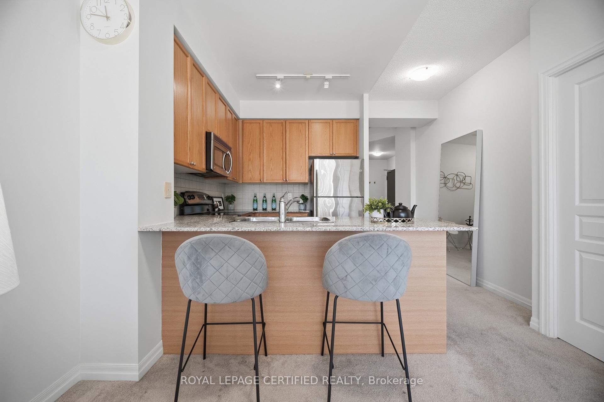 Photo 6 of Unit 805, 225 Webb Drive, Mississauga, City Centre — HOMEH