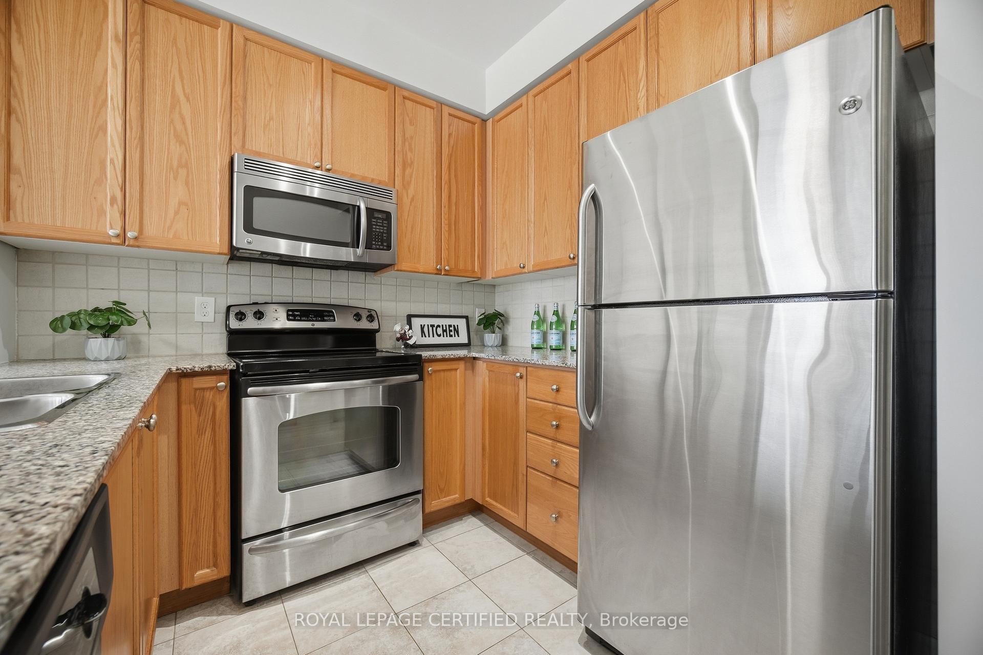 Photo 7 of Unit 805, 225 Webb Drive, Mississauga, City Centre — HOMEH