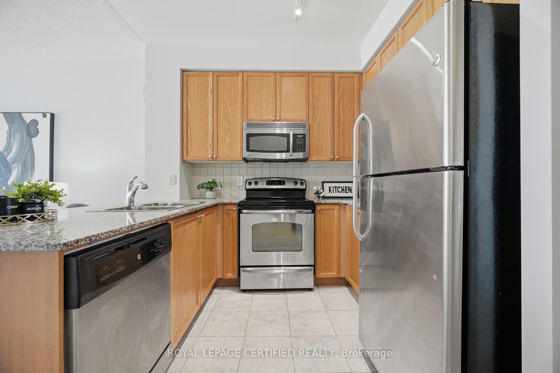Photo 8 of Unit 805, 225 Webb Drive, Mississauga, City Centre — HOMEH