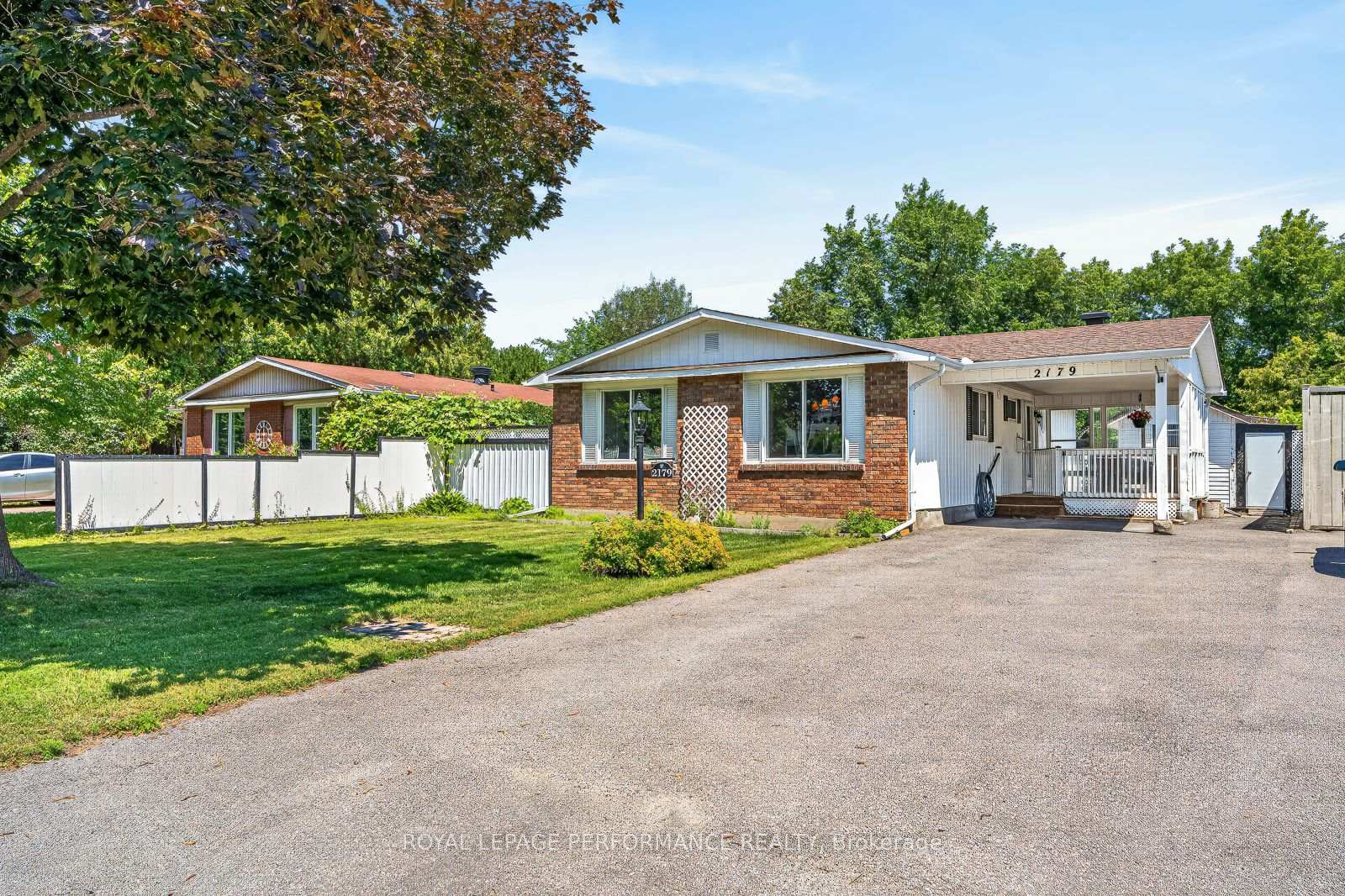 Photo 2 of 2179 Erinbrook Crescent, Ottawa, Sheffield Glen/Industrial Park — HOMEH