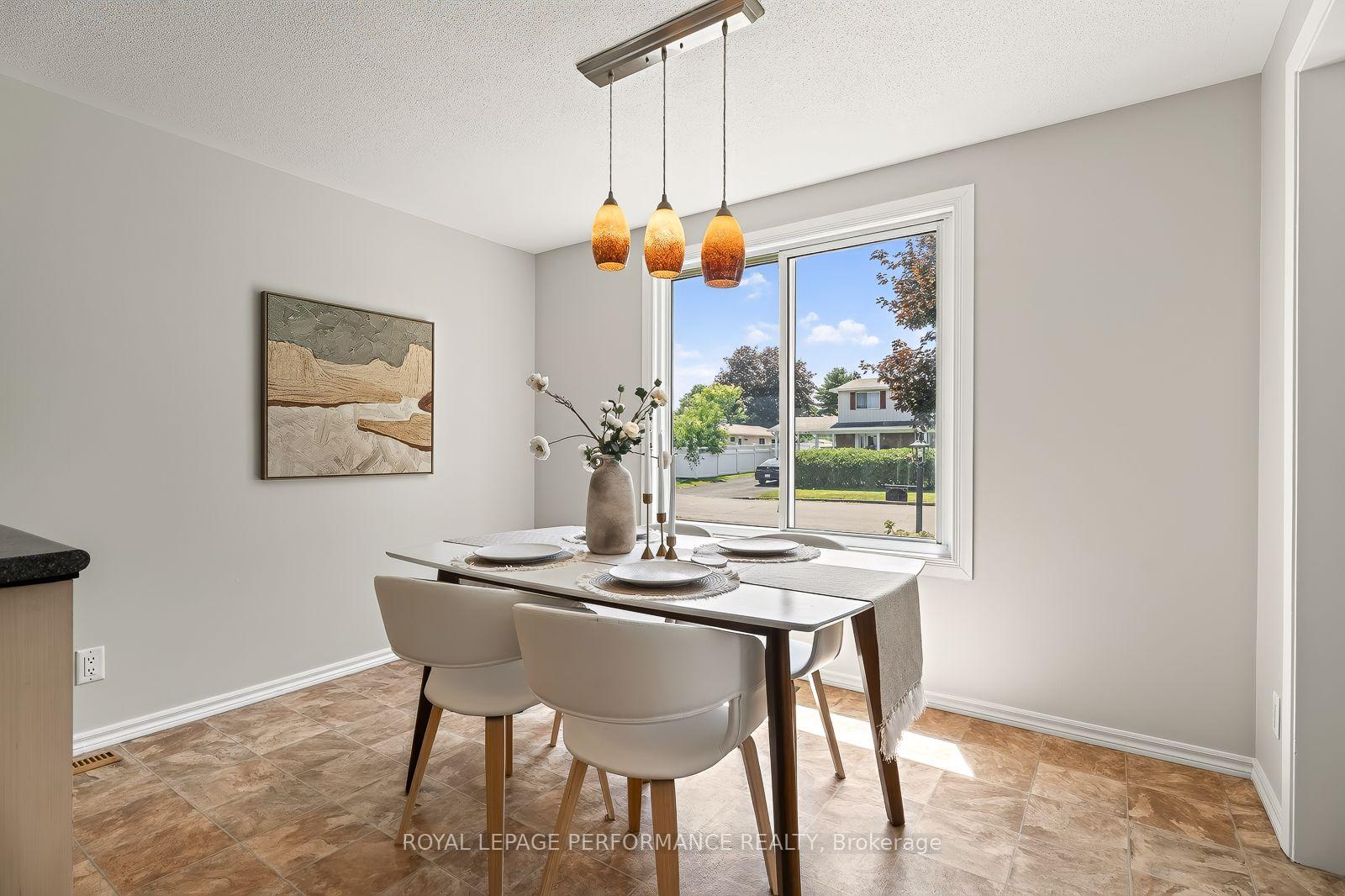 Photo 12 of 2179 Erinbrook Crescent, Ottawa, Sheffield Glen/Industrial Park — HOMEH