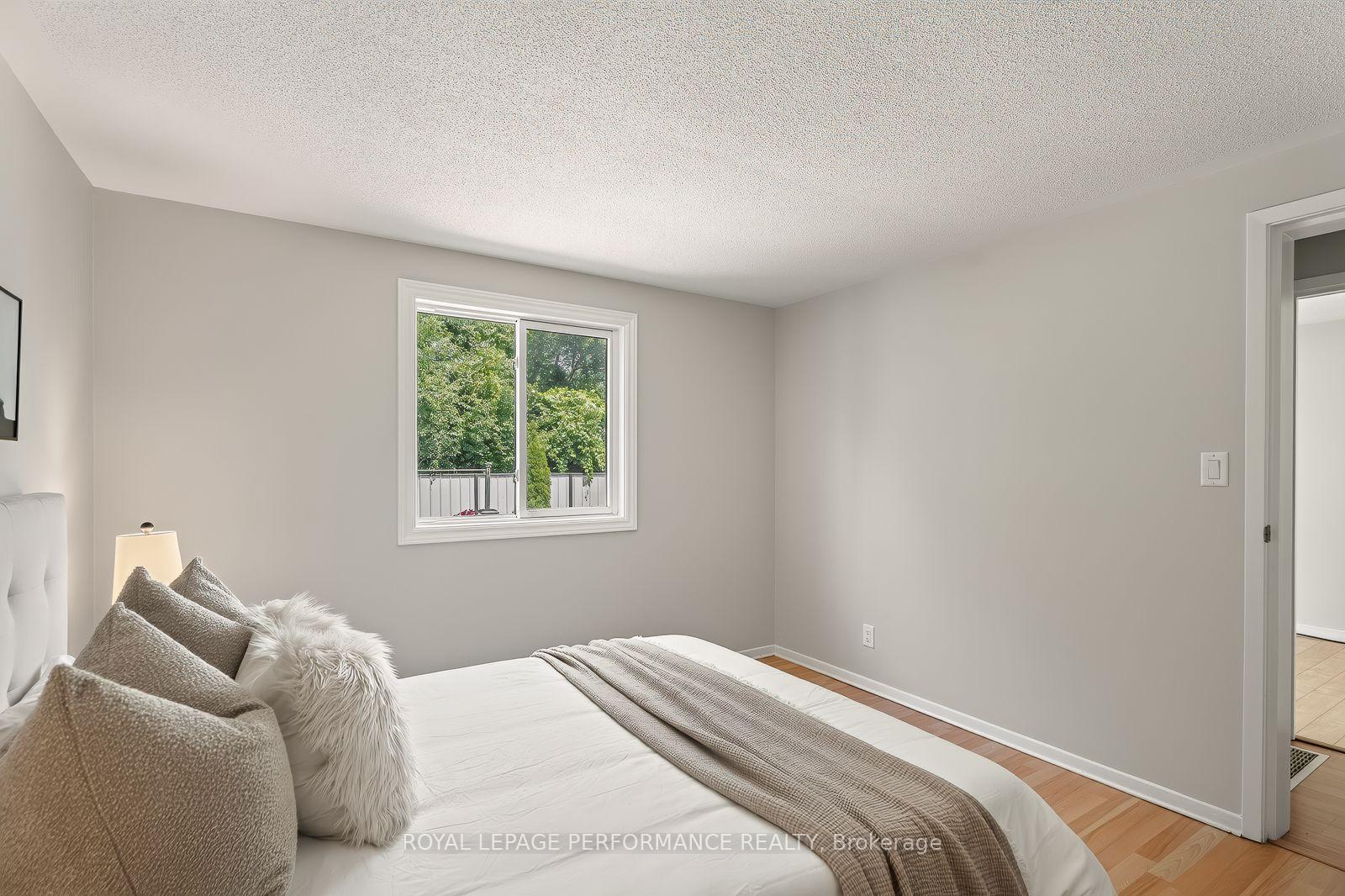 Photo 23 of 2179 Erinbrook Crescent, Ottawa, Sheffield Glen/Industrial Park — HOMEH