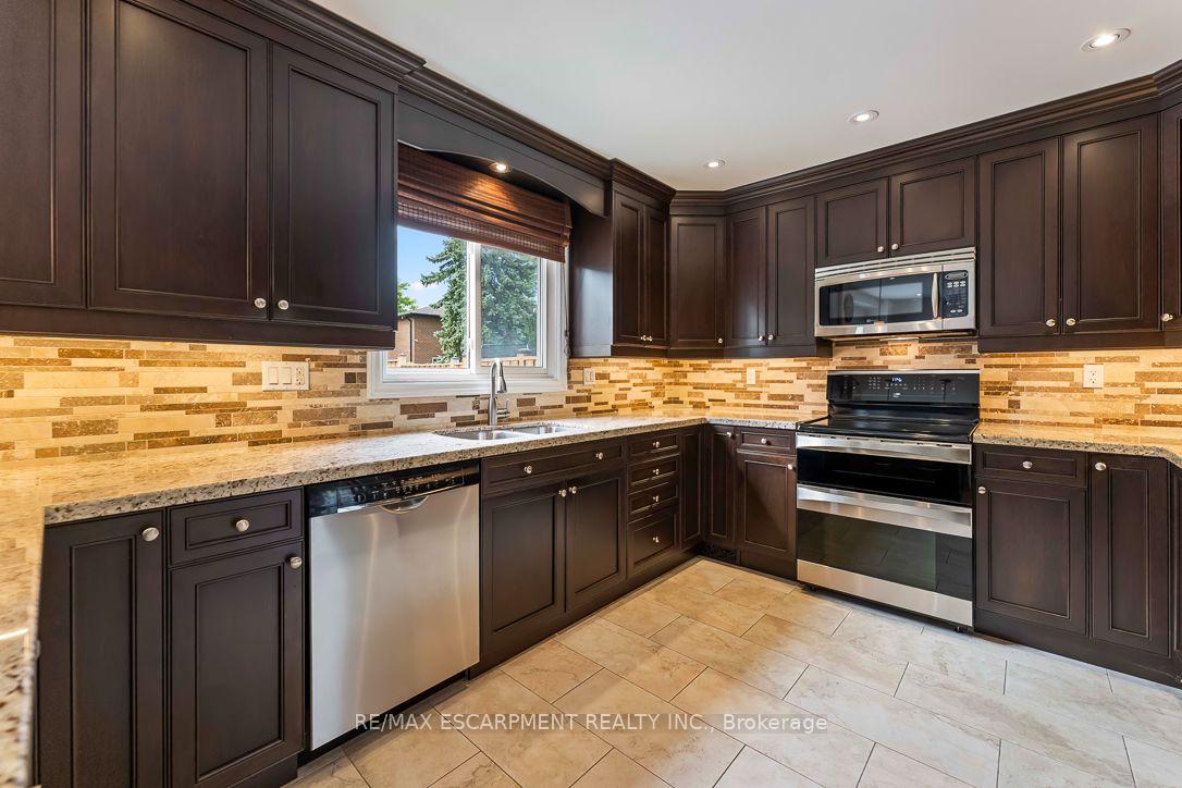 Photo 8 of 1149 Mesa Crescent, Mississauga, Lorne Park — HOMEH