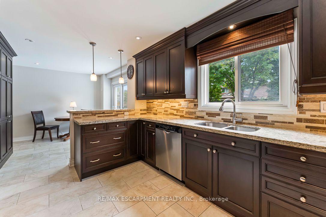 Photo 10 of 1149 Mesa Crescent, Mississauga, Lorne Park — HOMEH