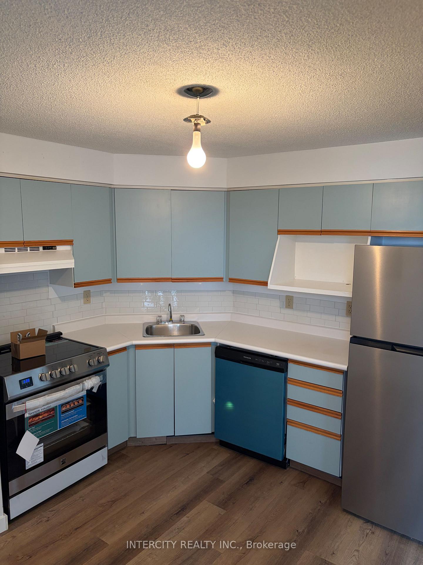 Photo 2 of Unit 1110, 61 Markbrook Lane, Etobicoke, Mount Olive-Silverstone-Jamestown — HOMEH