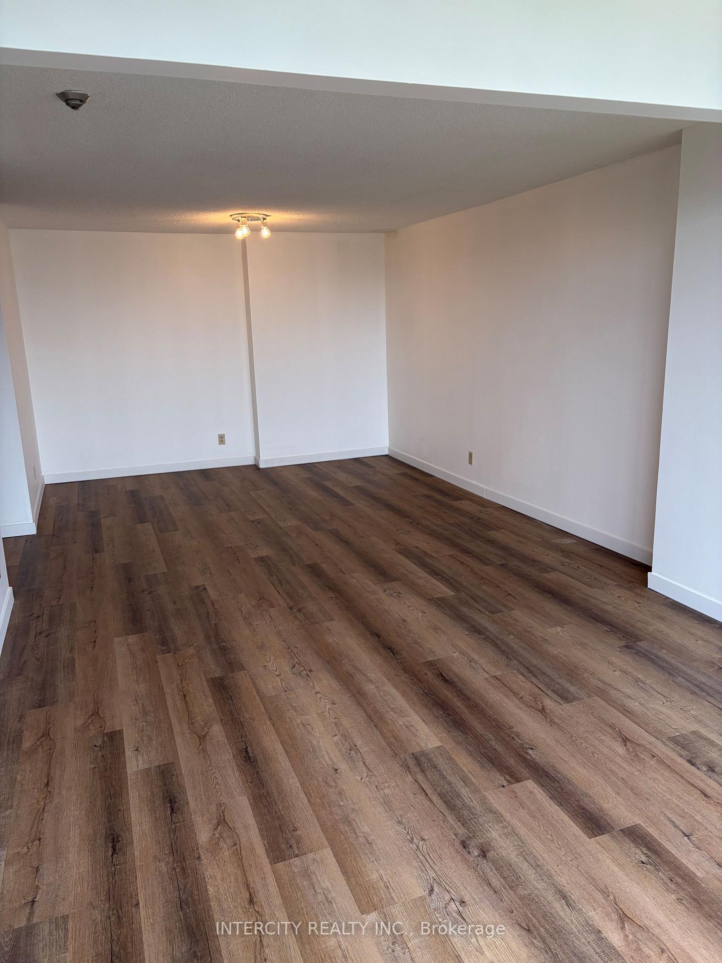 Photo 3 of Unit 1110, 61 Markbrook Lane, Etobicoke, Mount Olive-Silverstone-Jamestown — HOMEH