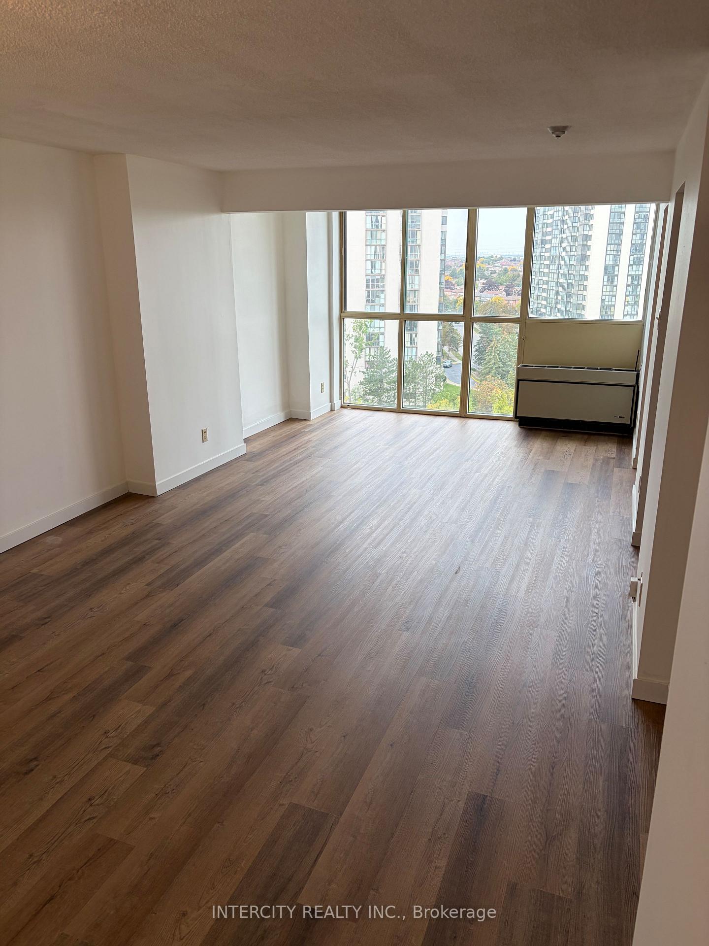 Photo 4 of Unit 1110, 61 Markbrook Lane, Etobicoke, Mount Olive-Silverstone-Jamestown — HOMEH