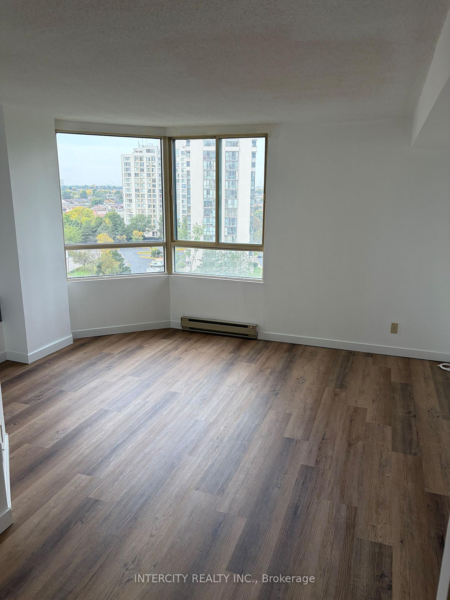 Photo 5 of Unit 1110, 61 Markbrook Lane, Etobicoke, Mount Olive-Silverstone-Jamestown — HOMEH