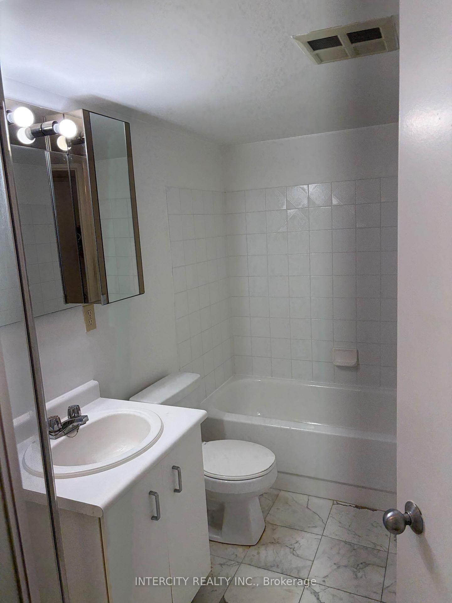 Photo 7 of Unit 1110, 61 Markbrook Lane, Etobicoke, Mount Olive-Silverstone-Jamestown — HOMEH