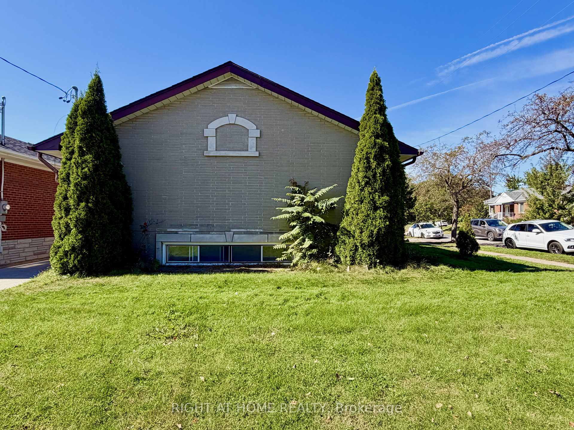 Photo 2 of 35 Warnica Avenue, Etobicoke, Islington-City Centre West — HOMEH