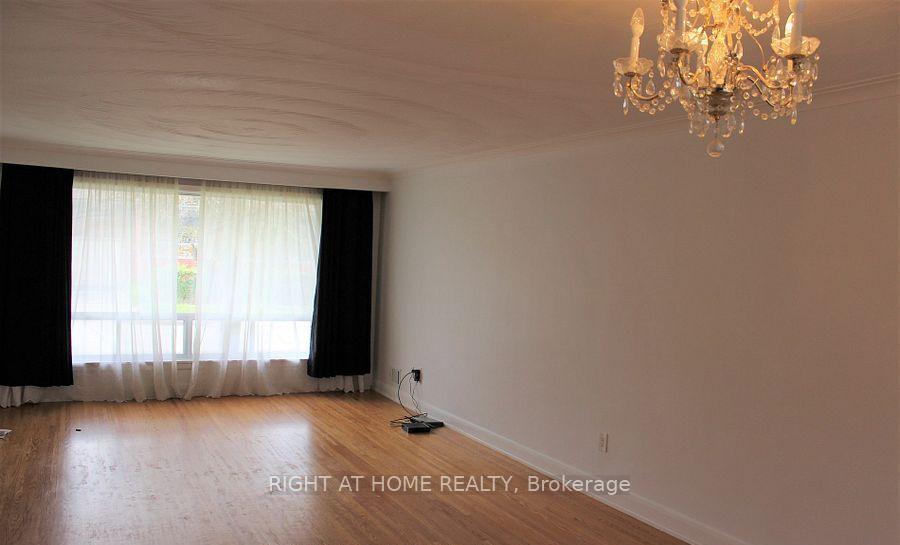 Photo 5 of 35 Warnica Avenue, Etobicoke, Islington-City Centre West — HOMEH