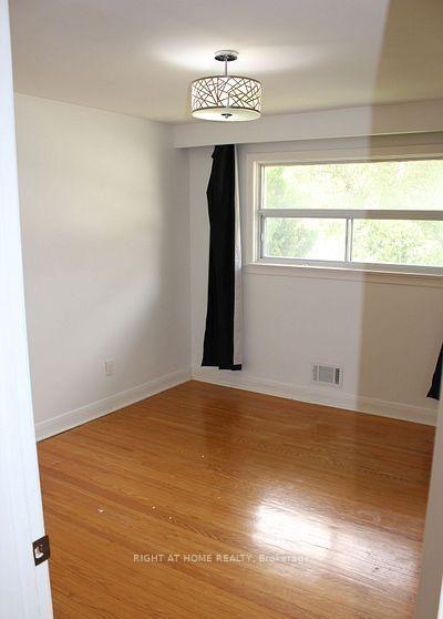 Photo 10 of 35 Warnica Avenue, Etobicoke, Islington-City Centre West — HOMEH