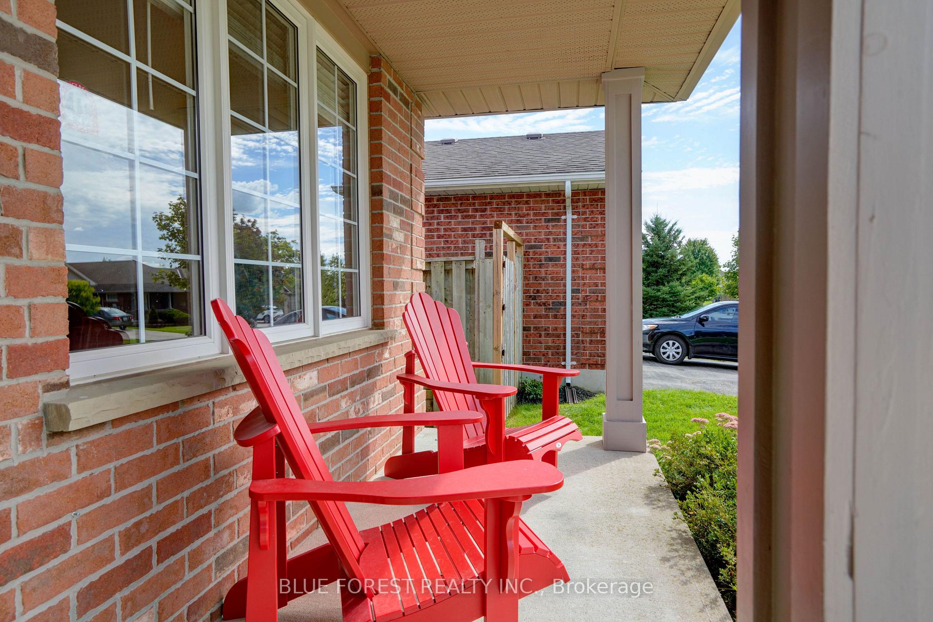 Photo 2 of 11 Edgewell Crescent, Central Elgin, Rural Central Elgin — HOMEH