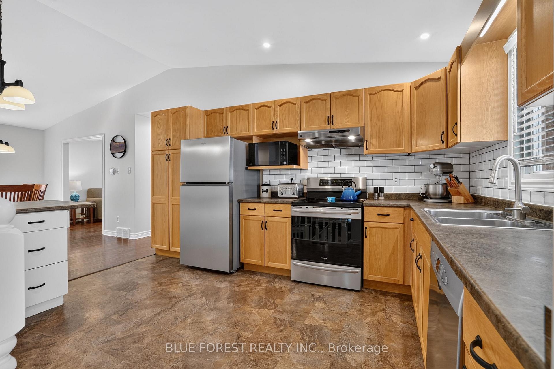 Photo 14 of 11 Edgewell Crescent, Central Elgin, Rural Central Elgin — HOMEH