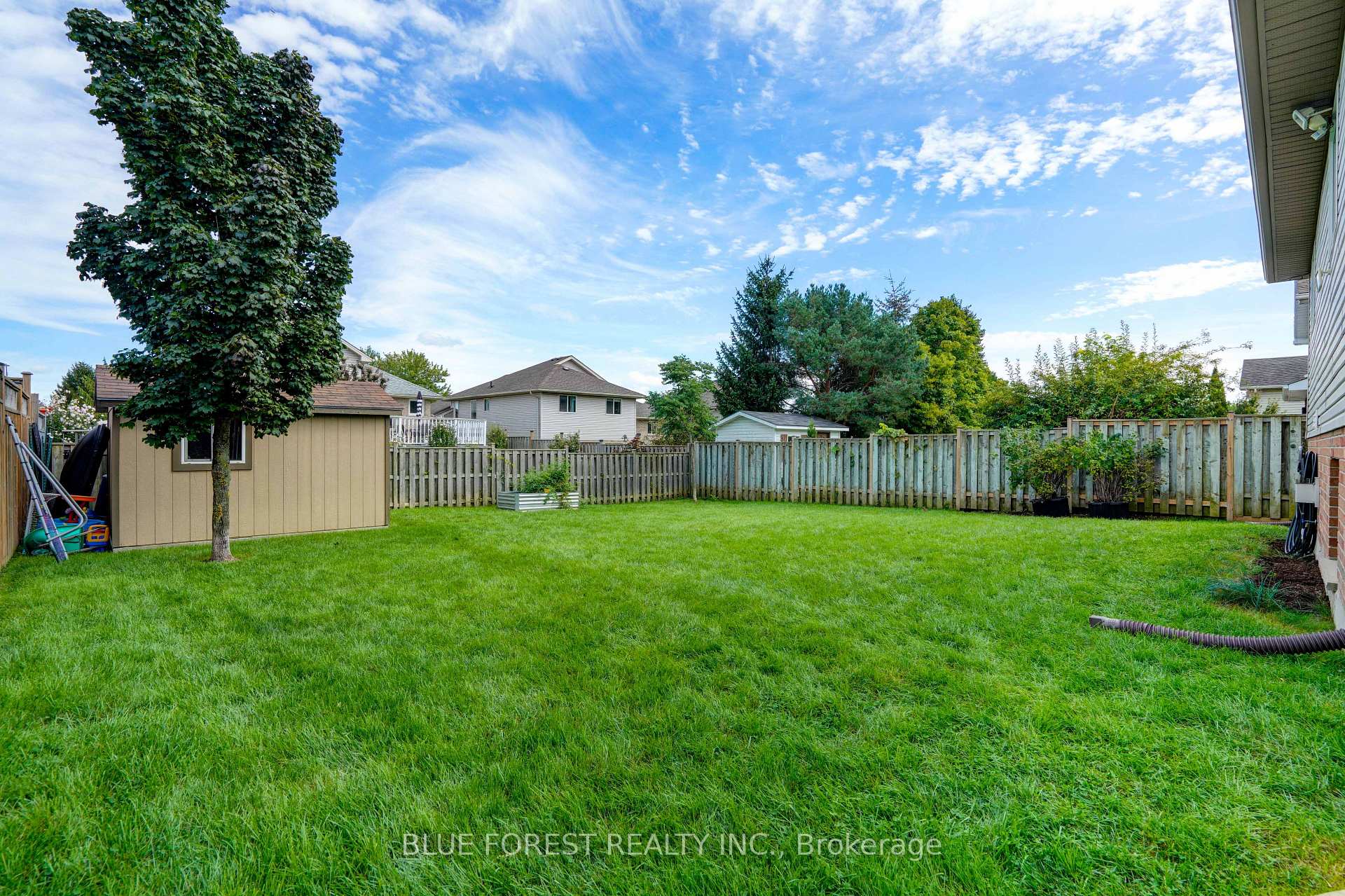 Photo 35 of 11 Edgewell Crescent, Central Elgin, Rural Central Elgin — HOMEH