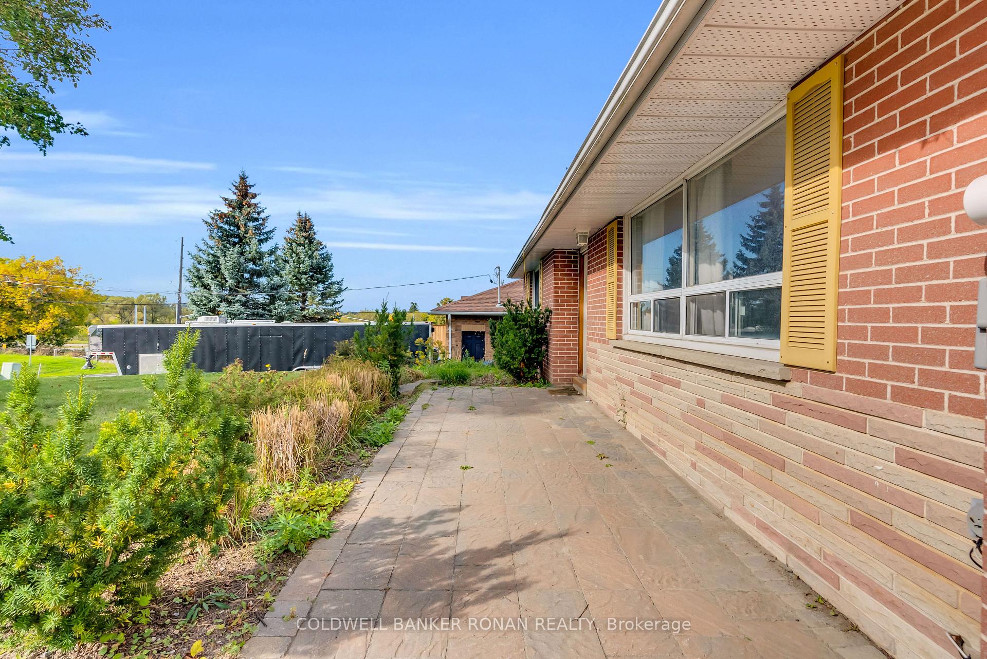 Photo 3 of 506 Main Street, King, Schomberg — HOMEH