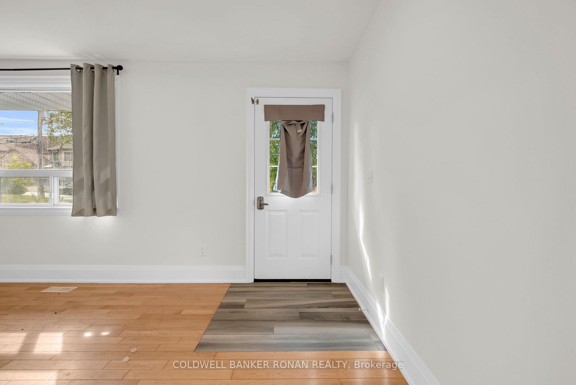 Photo 4 of 506 Main Street, King, Schomberg — HOMEH
