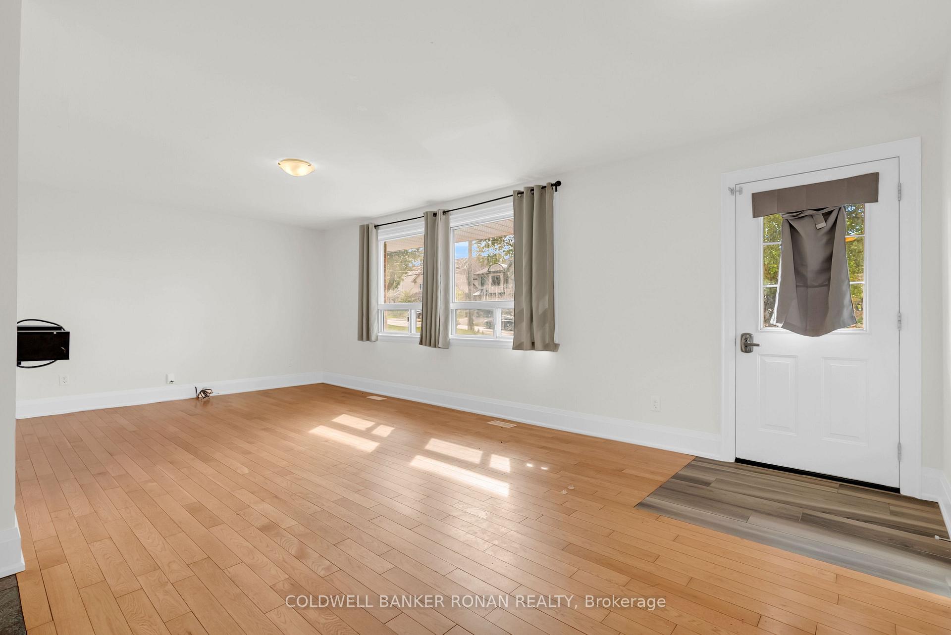 Photo 6 of 506 Main Street, King, Schomberg — HOMEH