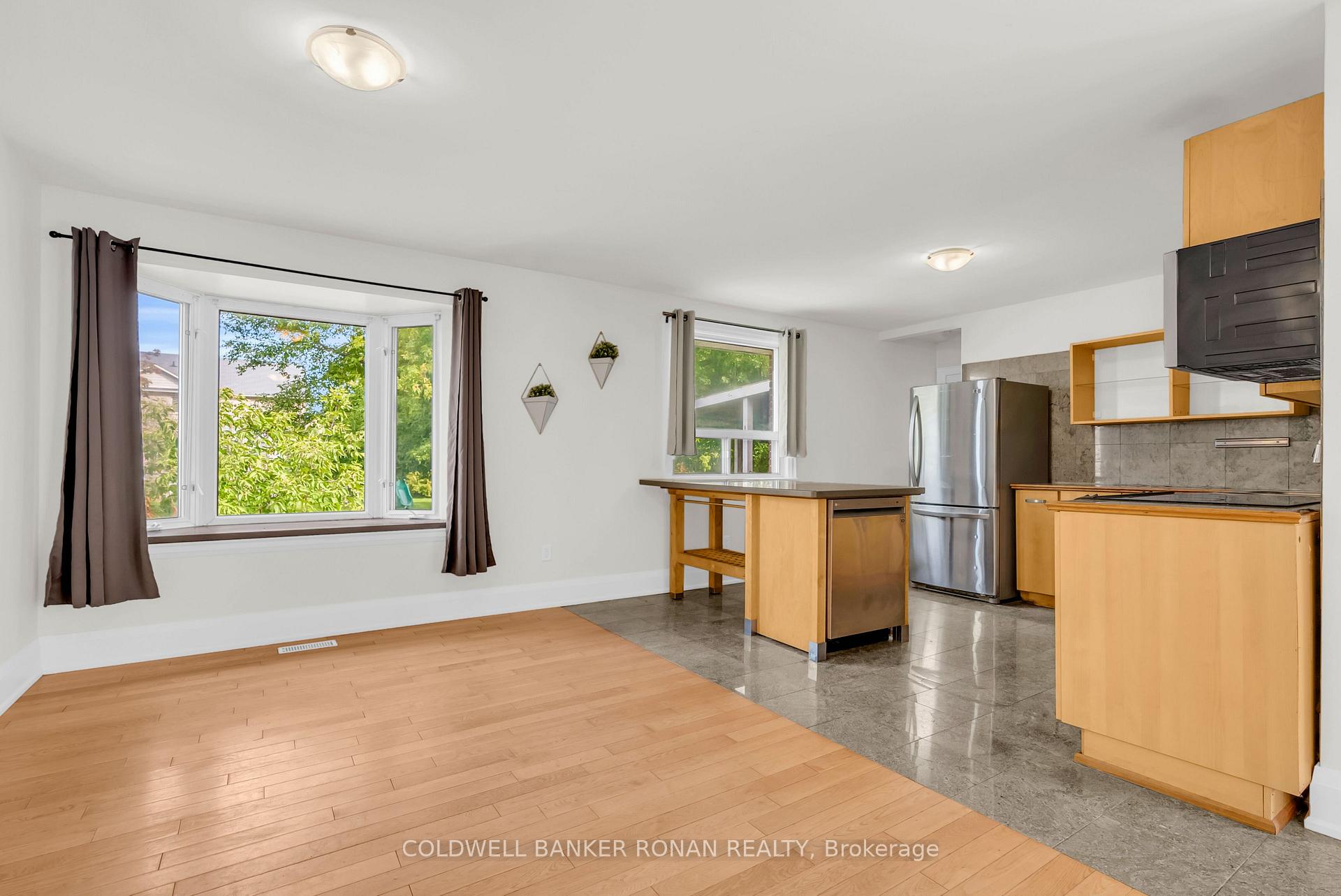 Photo 8 of 506 Main Street, King, Schomberg — HOMEH